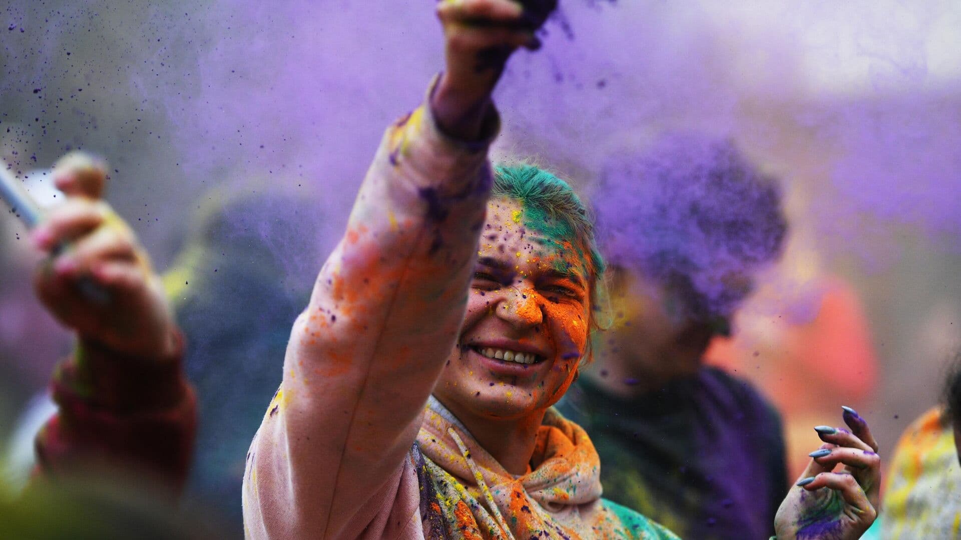 В центре "Сита" сообщили, почему праздник красок в Москве пройдет в апреле