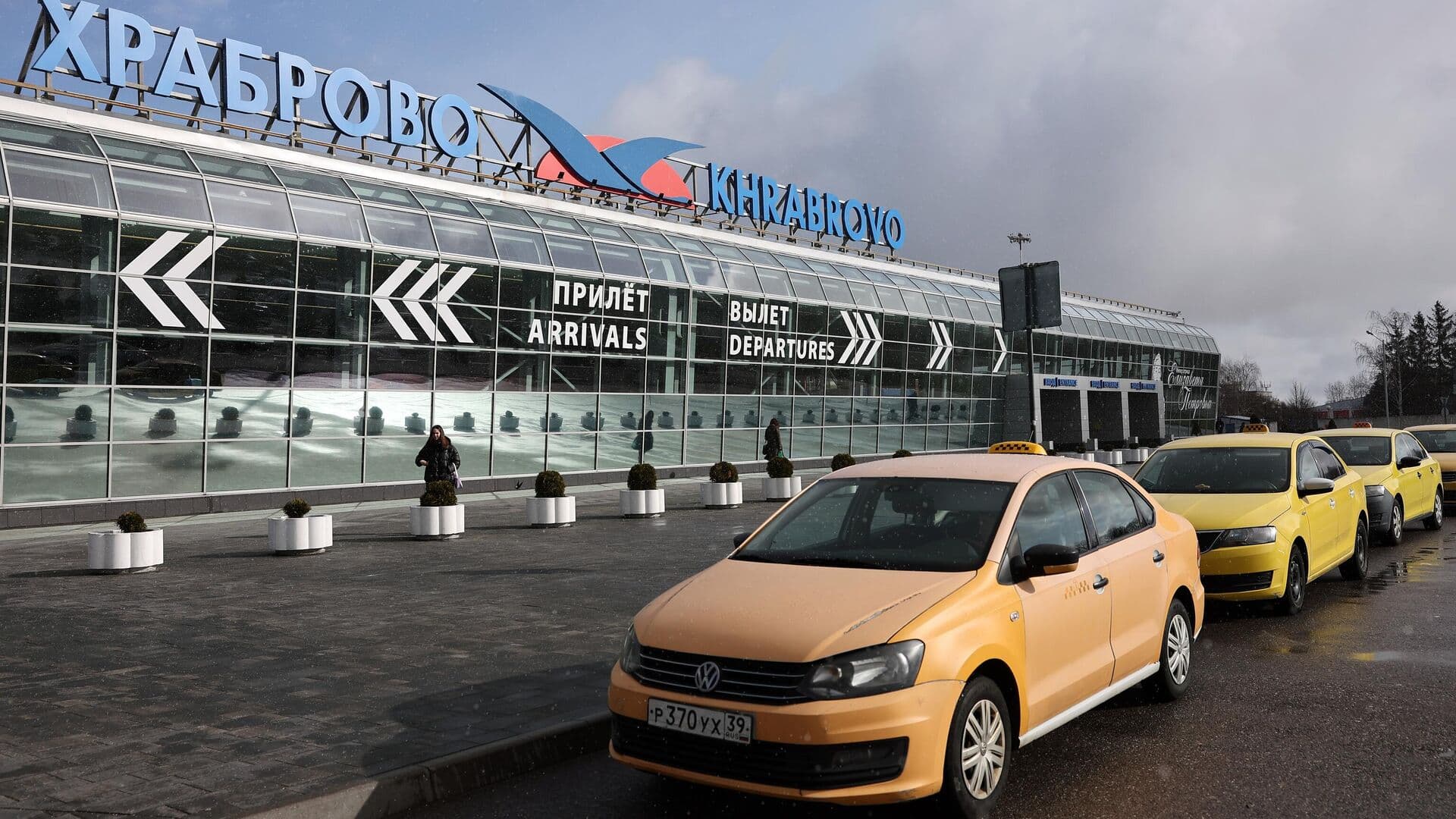 Число задержанных рейсов в аэропорту Калининграда увеличилось до 21