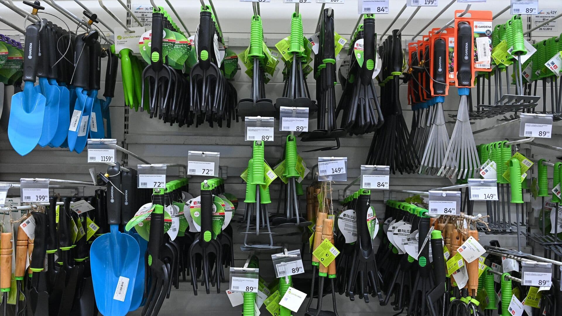 Россияне стали чаще заказывать товары для дачи перед майскими праздниками