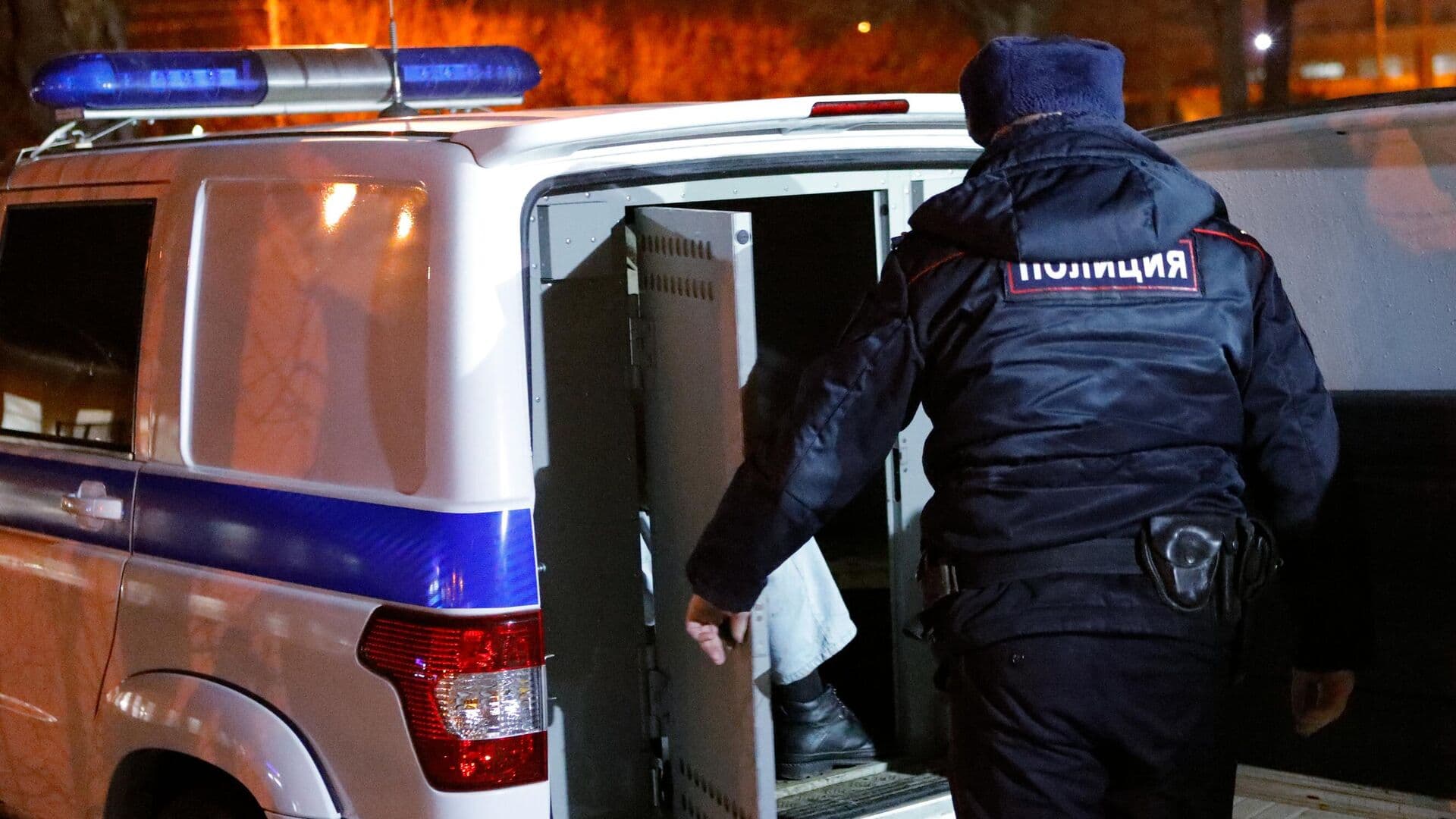 Девочка, ставшая жертвой мошенников, пыталась отвлечь мать по их указке