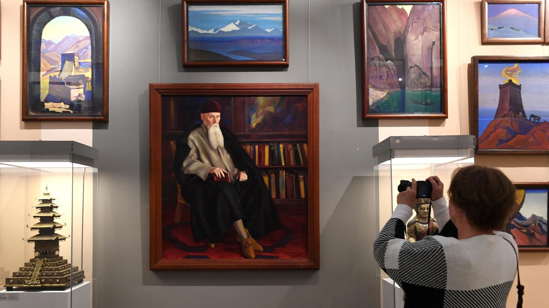 Судью, признавшую бесхозными картины Рериха, попросили лишить полномочий