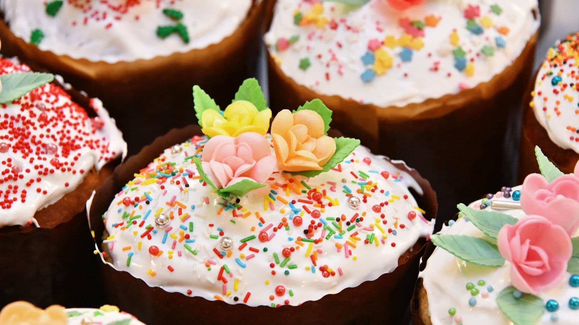 Священник рассказал, что делать с остатками освященных куличей и яиц