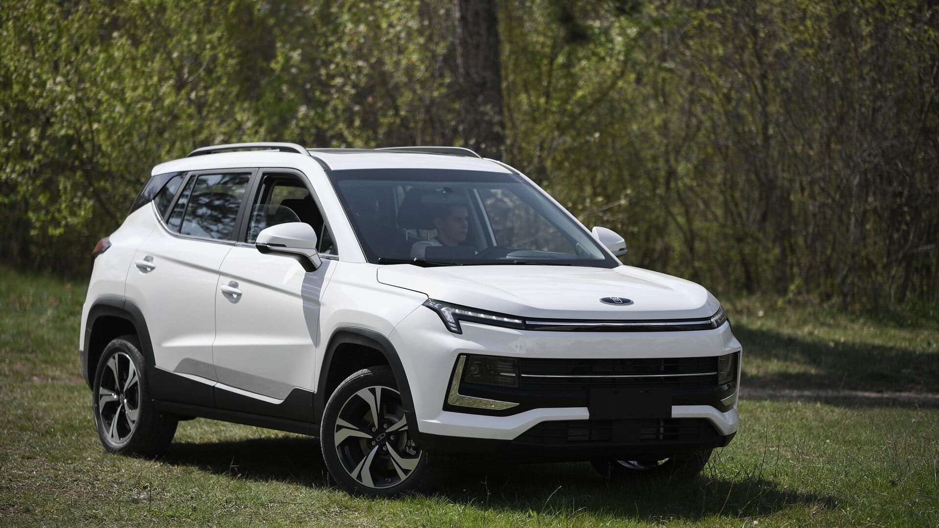 Названы самые доступные новые кроссоверы на российском авторынке