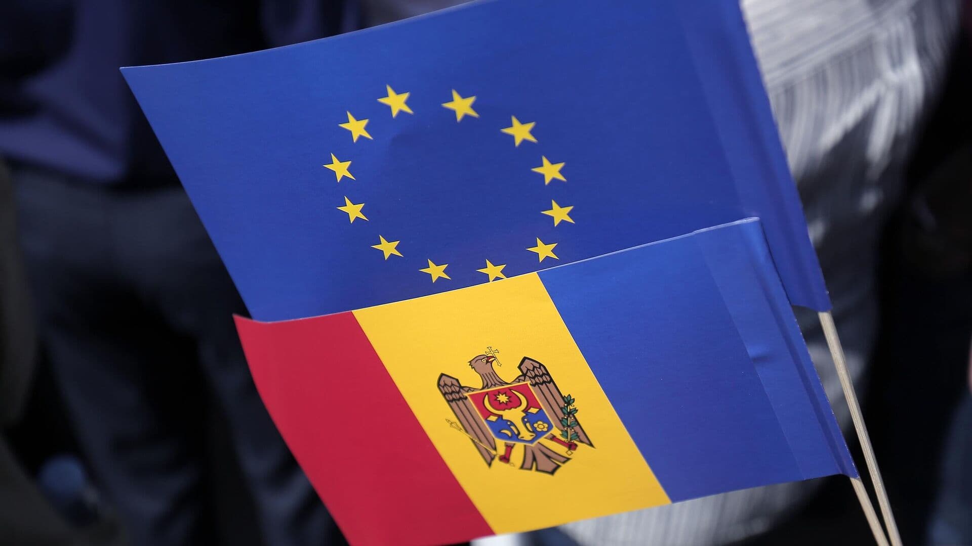 В Молдавии сторонники евроинтеграции призвали снести советские памятники