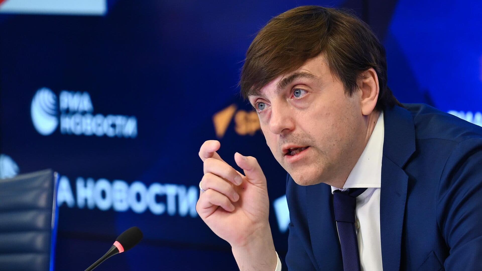 Кравцов рассказал о разработке учебников по химии, физике и биологии