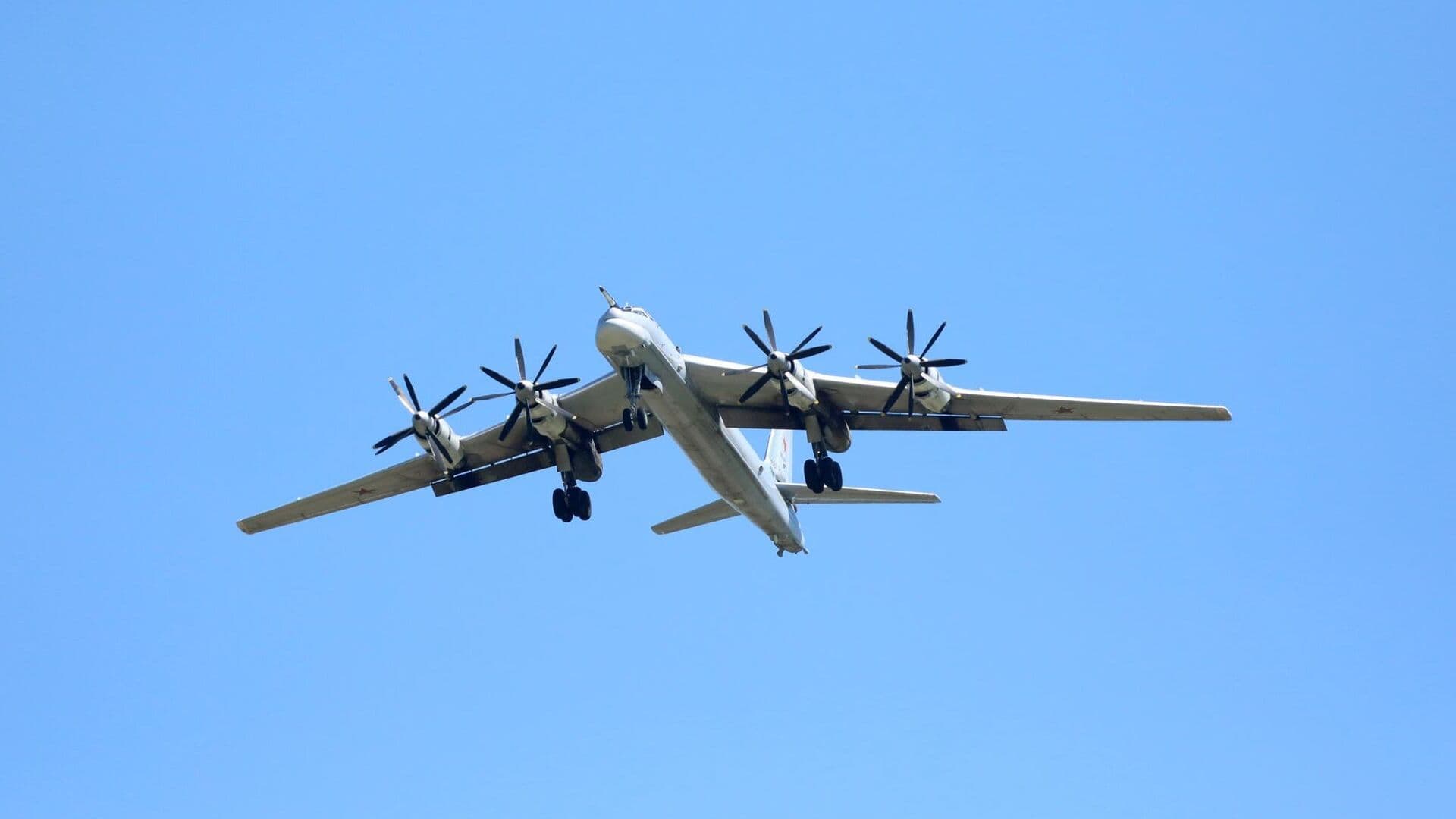 Ту-95МС выполнили плановый полет над Баренцевым и Норвежским морями