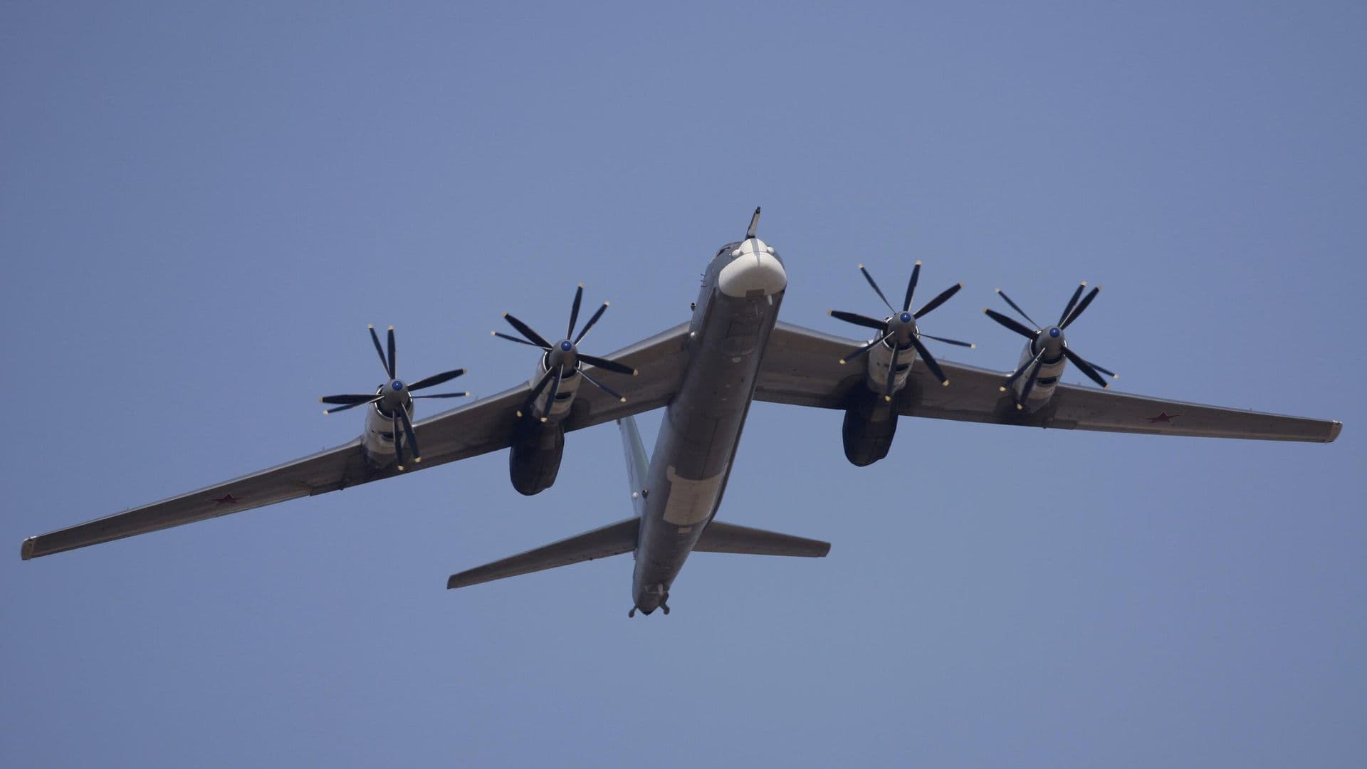 Ту-95С пролетели над Японским морем