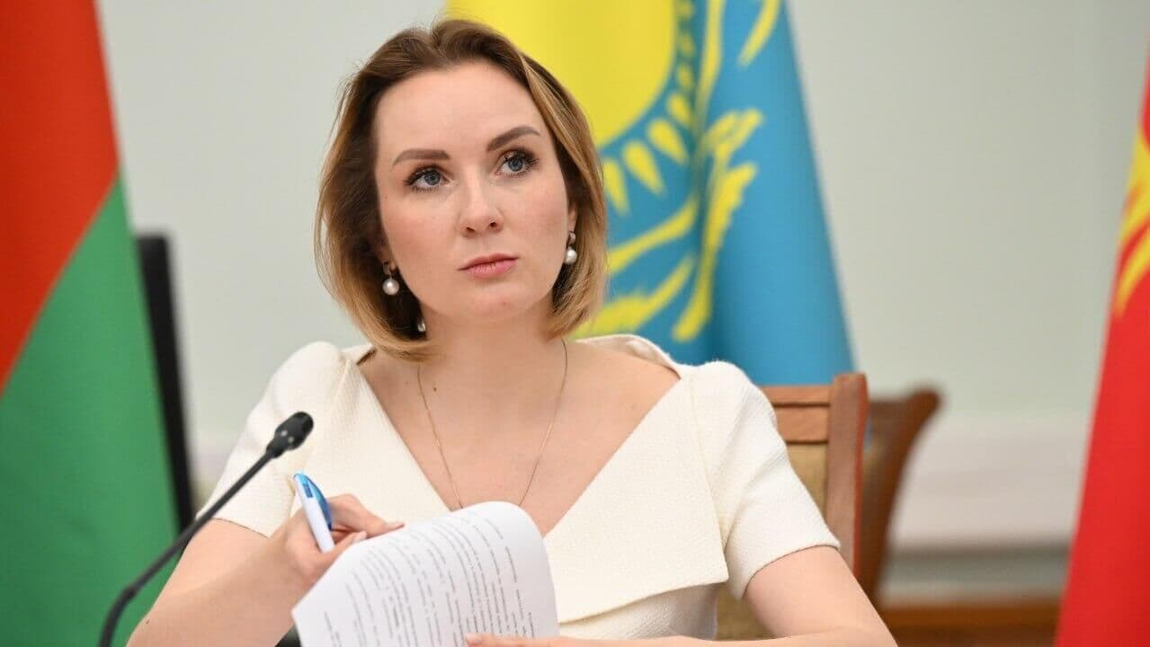 Львова-Белова призвала усилить работу с родителями с зависимостями