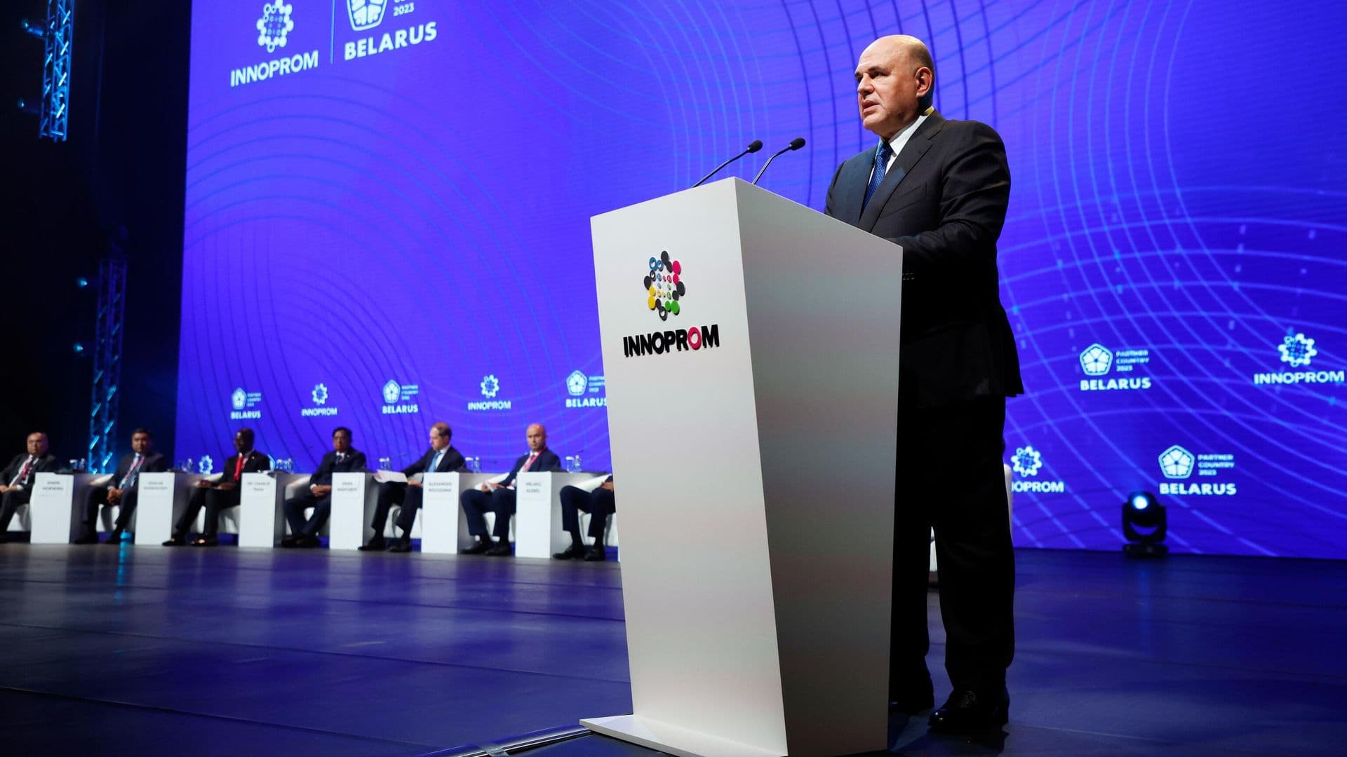 Мишустин оценил спрос на рабочие профессии