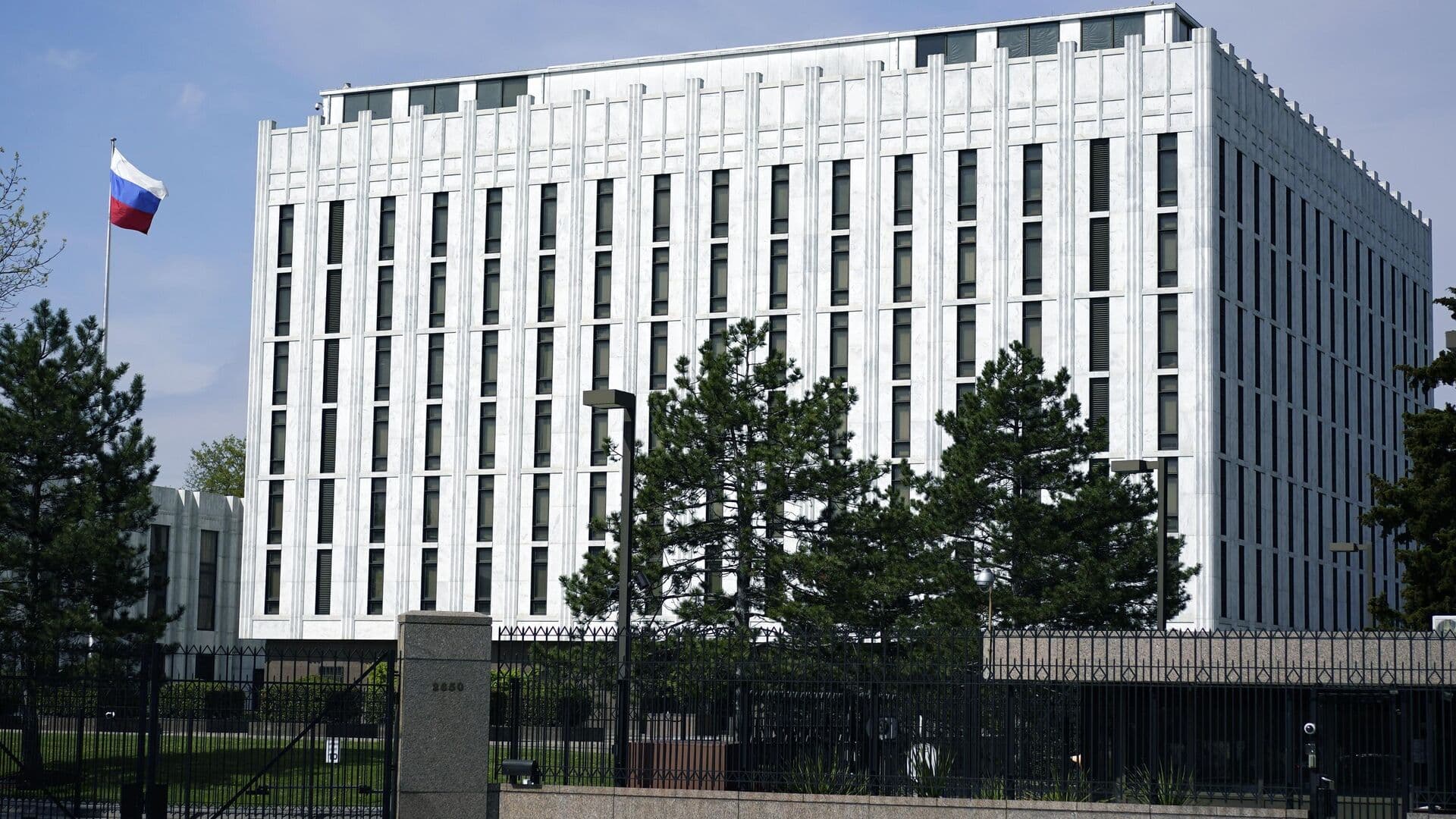 Посольство в США отслеживает судьбу россиян, экстрадированных из Болгарии