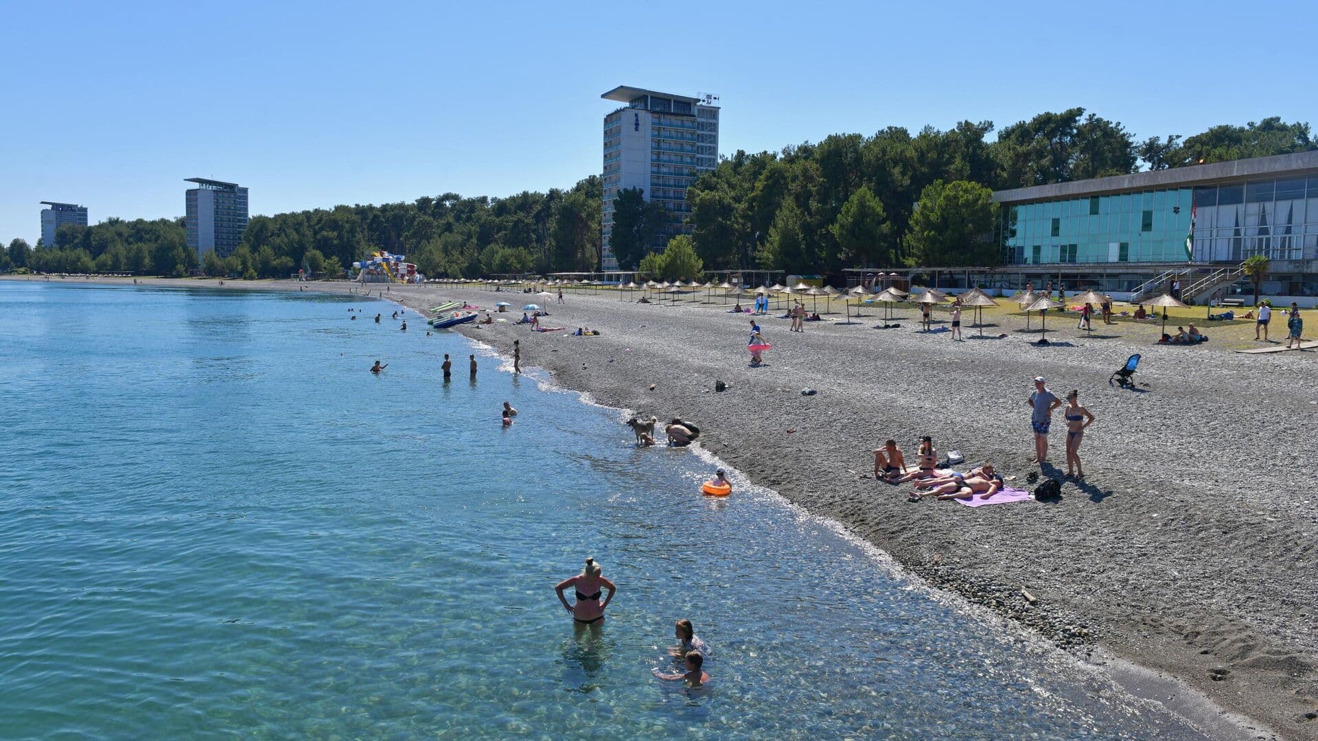 Названа стоимость летнего отдыха для семьи на черноморских курортах