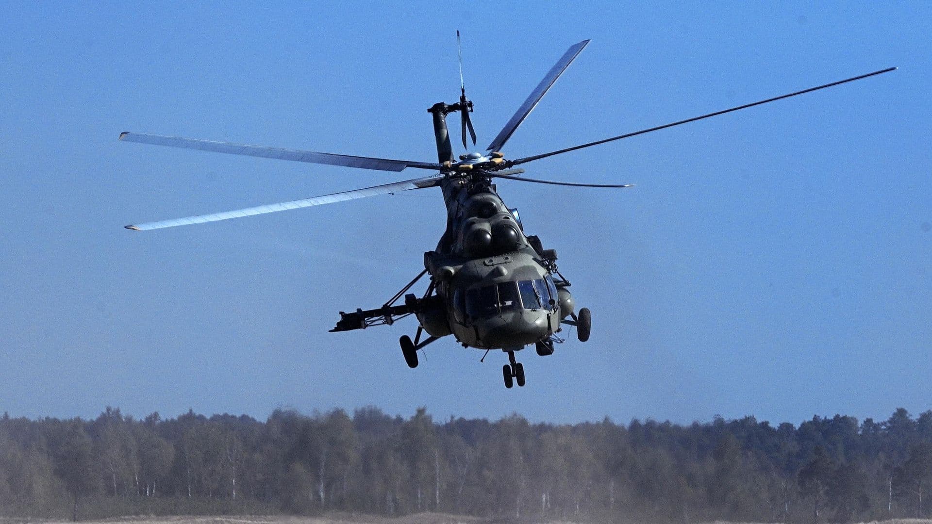 Вертолет Ми-8 совершил жесткую посадку в Красноярском крае