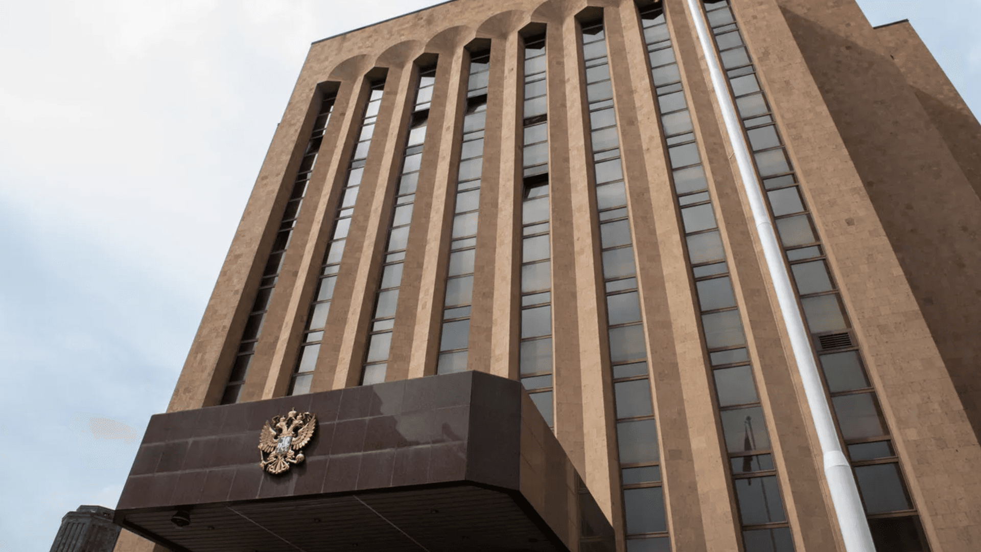 Российские дипломаты в Армении в преддверии Дня Победы навестили ветеранов