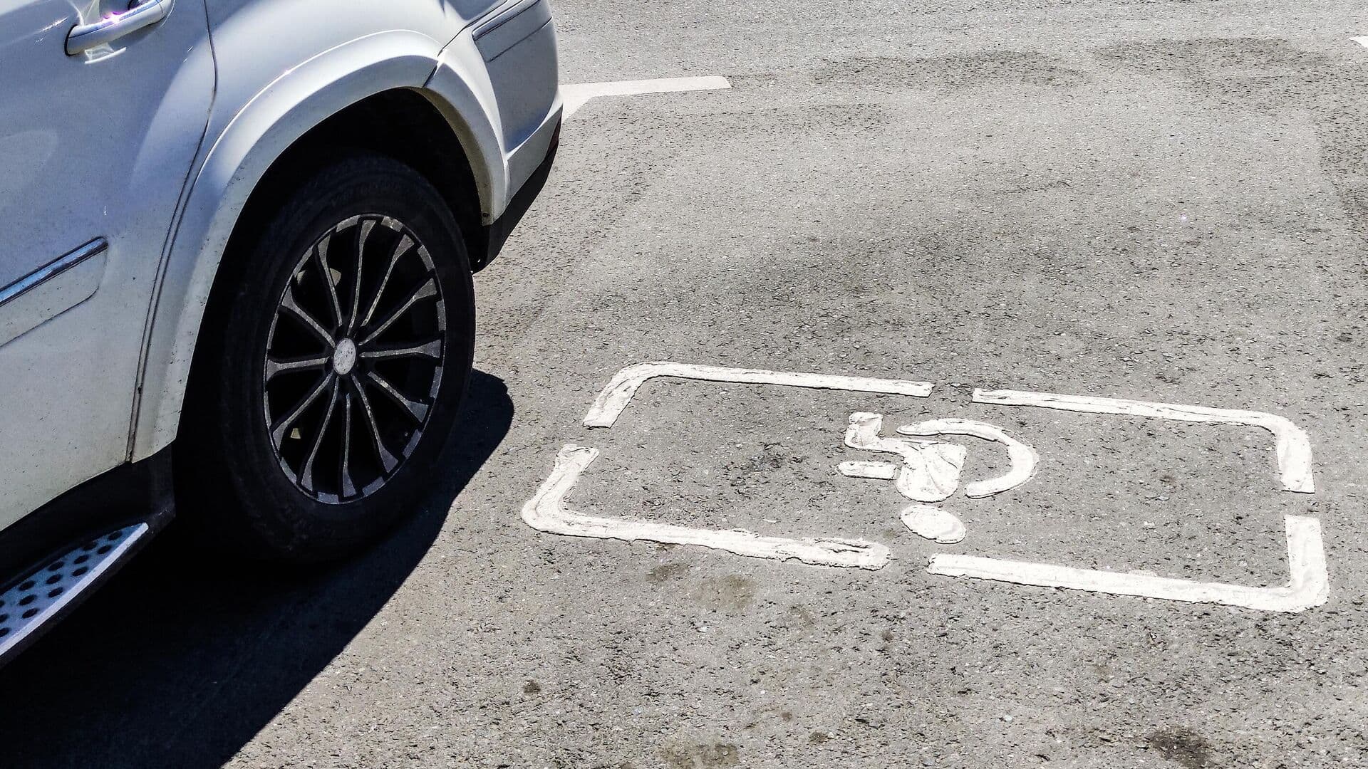 Миронов предложил упростить правила организации автопарковок для инвалидов