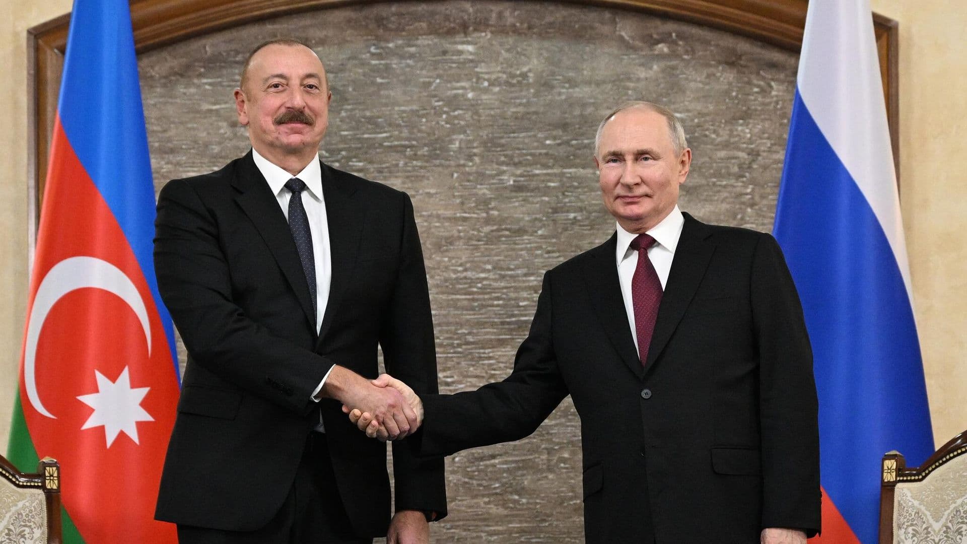 Путин и Алиев пообщались на полях саммита ШОС