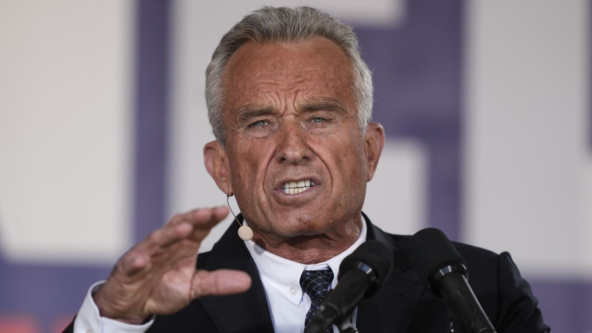 Все зарабатывают на том, чтобы американцы болели, заявил Кеннеди