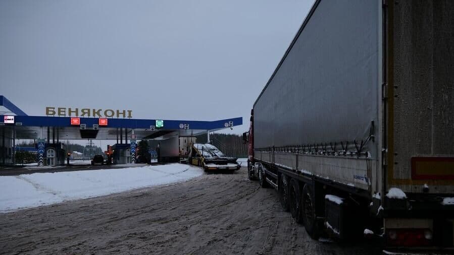 Перевозчики из Польши и Литвы попросили Минск снизить плату за стоянку фур