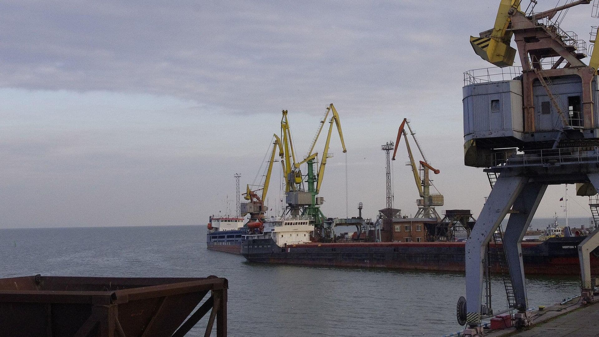 Украинские БПЛА атаковали два танкера в Таганрогском заливе