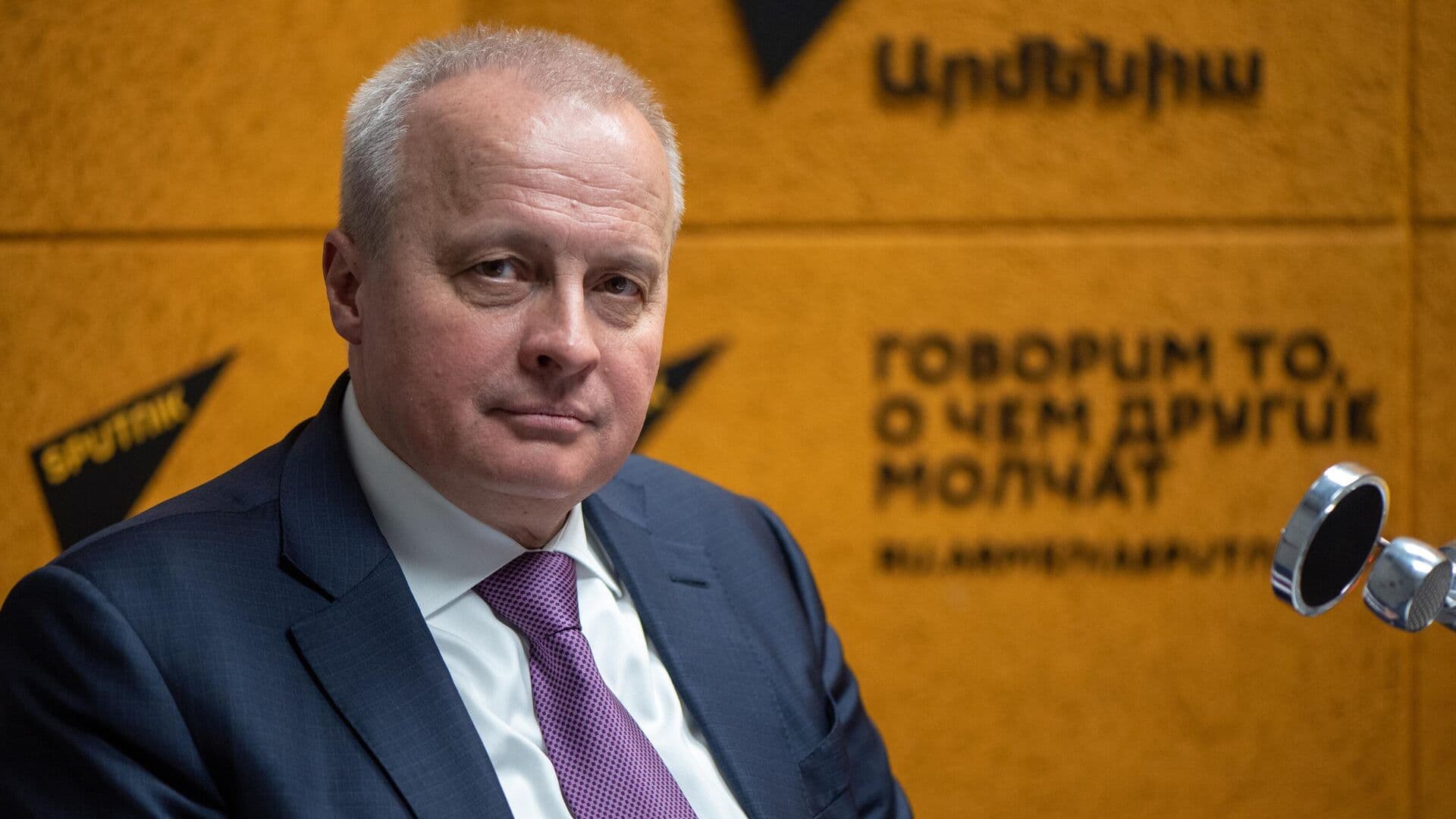 Россия в период испытаний выстоит и станет сильнее, заявил посол Копыркин