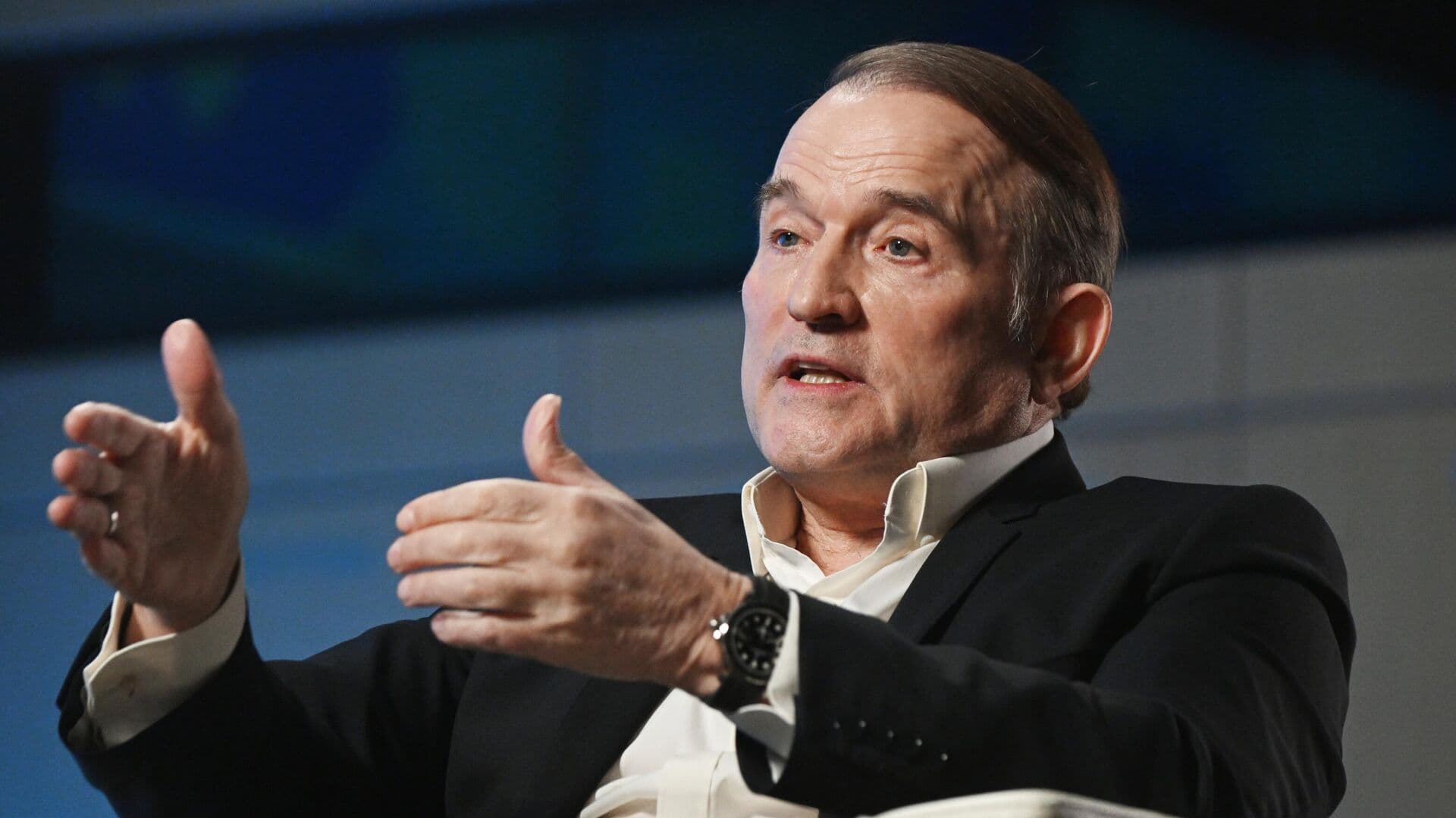 Медведчук объяснил турне Зеленского по странам Персидского залива