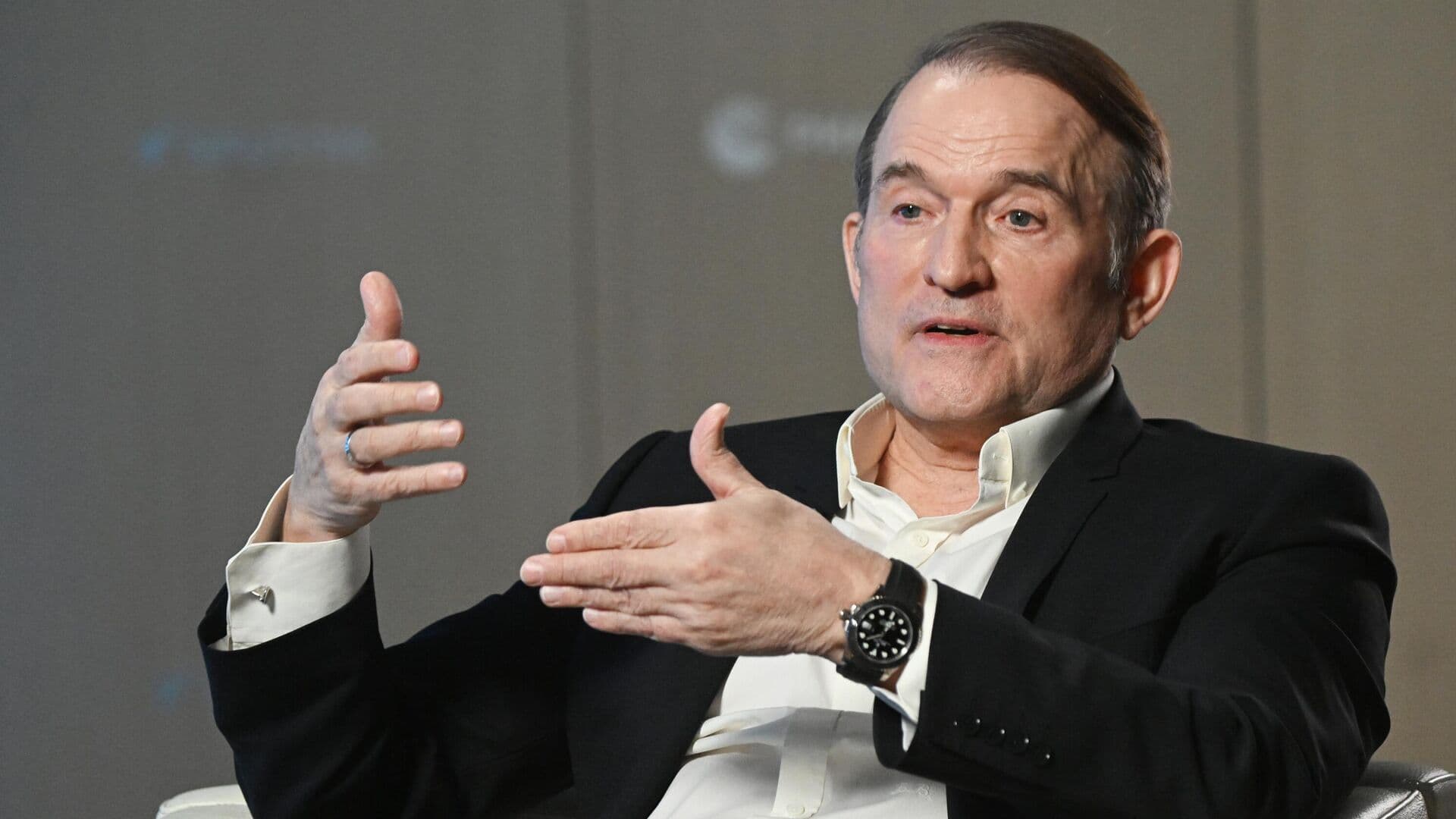 Ситуация на Ближнем Востоке ударит по режиму Зеленского, считает Медведчук