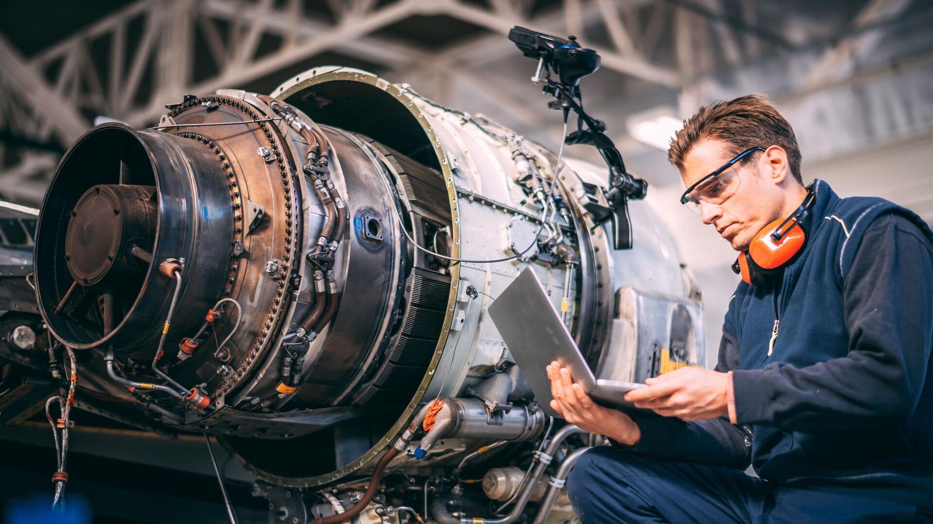 В Минобороны рассказали о ремонте двигателей авиации прямо на аэродромах