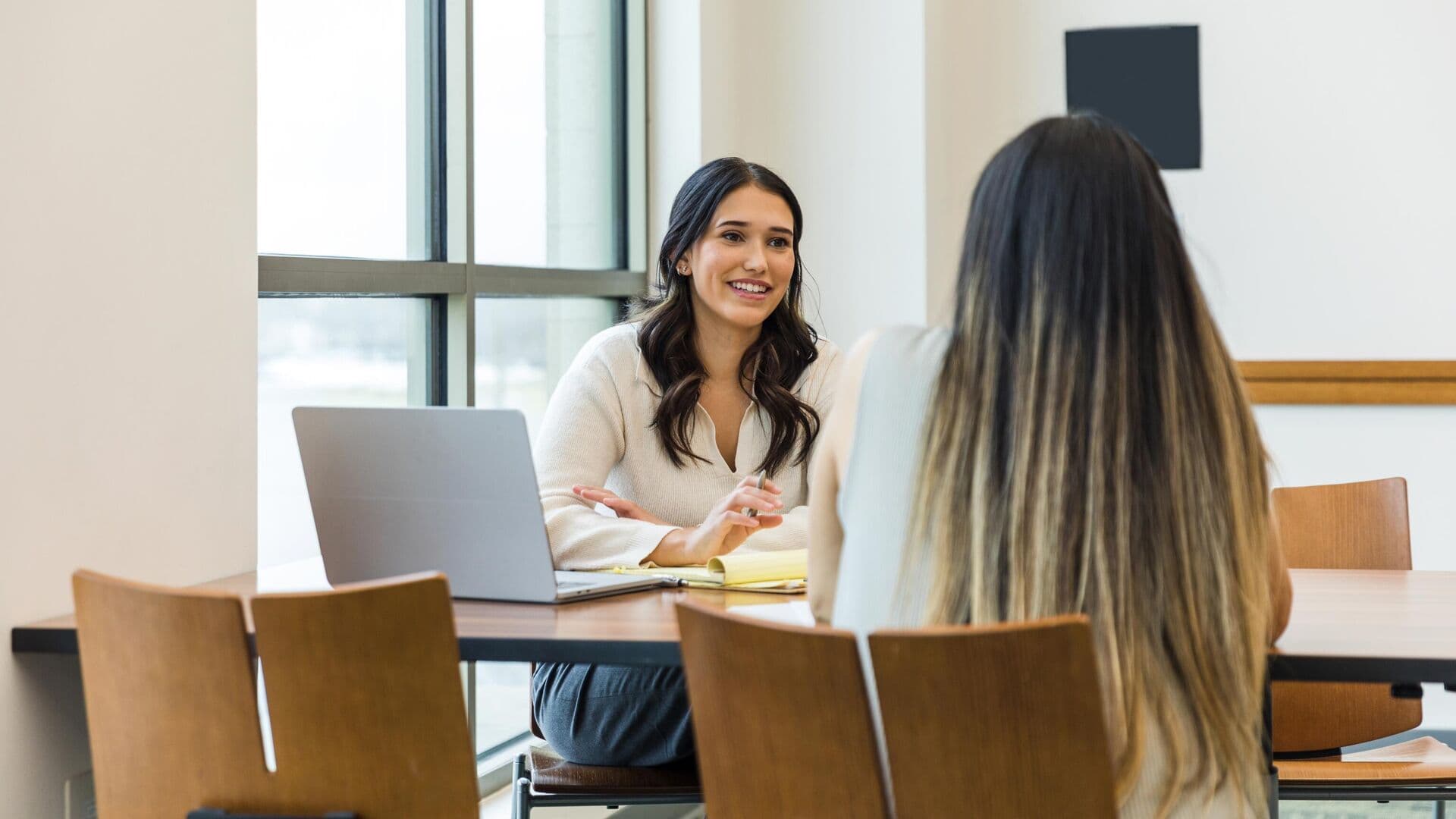 Депутат рассказала, надо ли сообщать о беременности на собеседовании