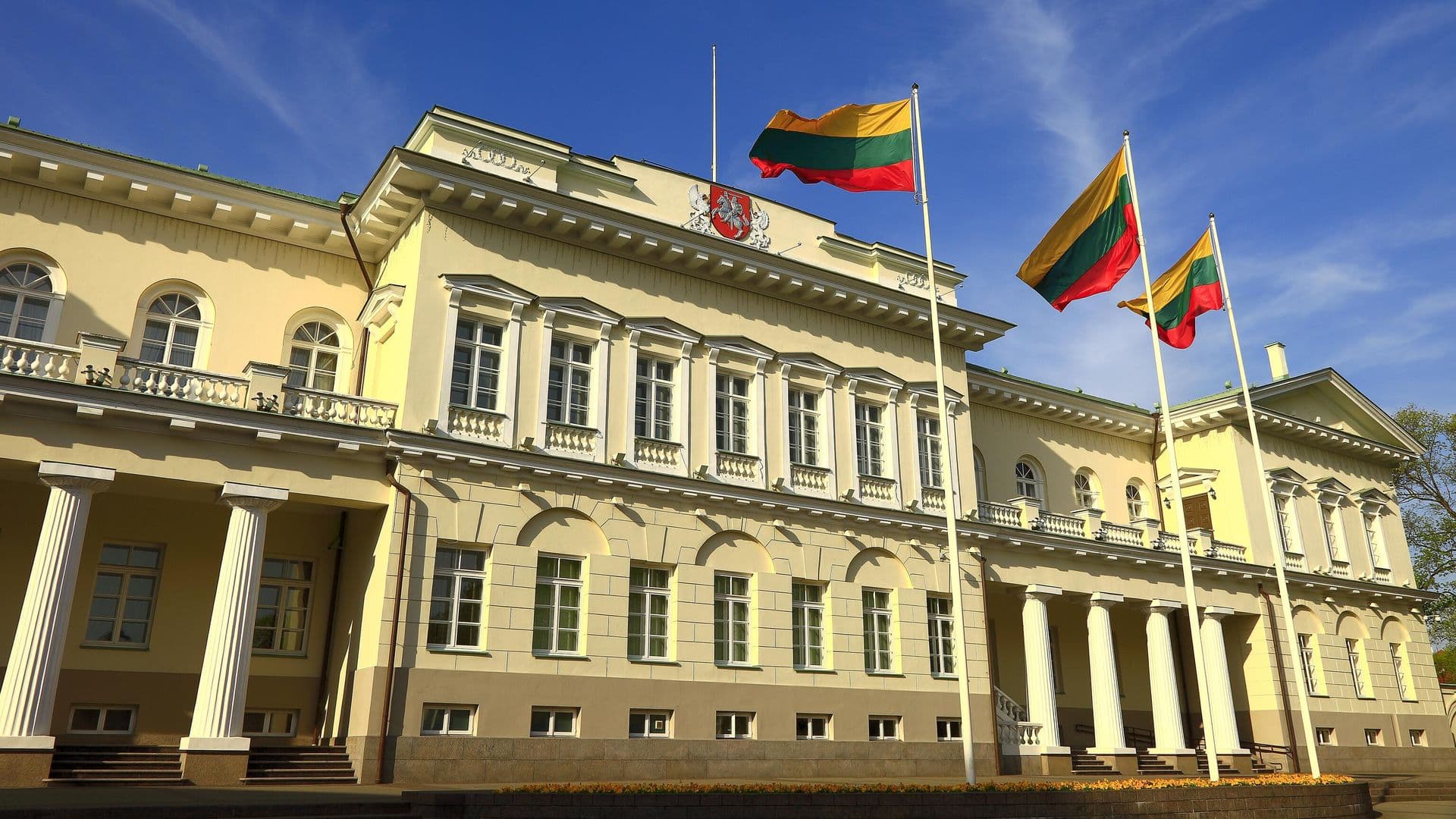 Литва намерена снять запрет на размещение ядерного оружия