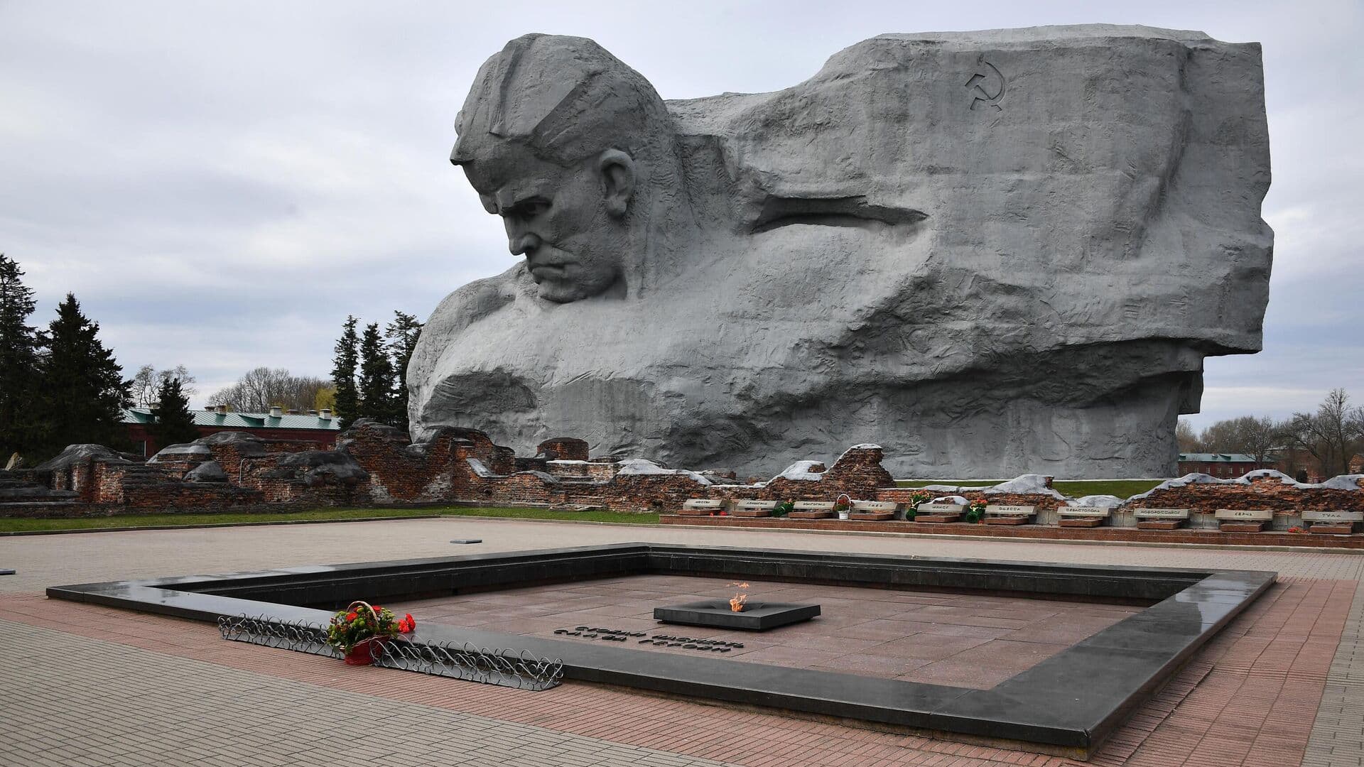 В Брестской крепости рассказали, как противостоять переписыванию истории