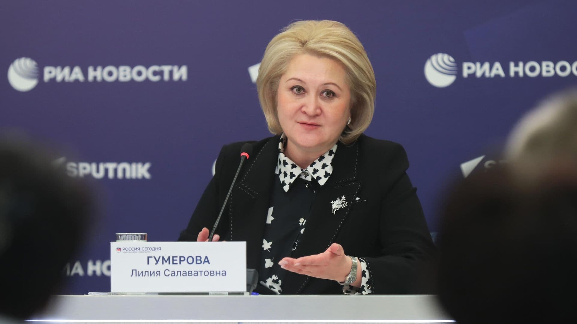 Уроки пользования ИИ нужно вводить с первого класса, считает сенатор