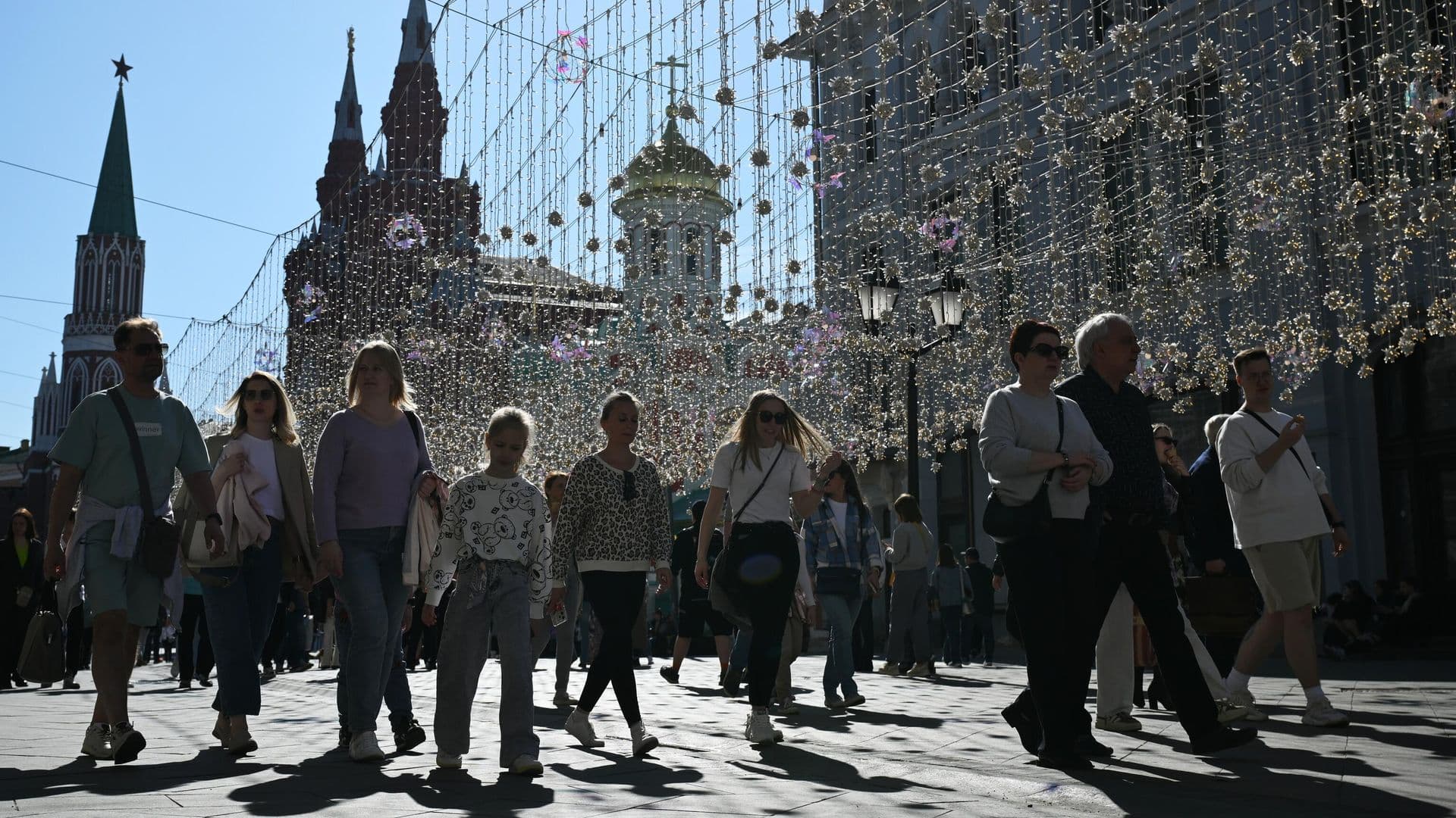 Стало известно, сколько выходных будет у россиян в 2027 году