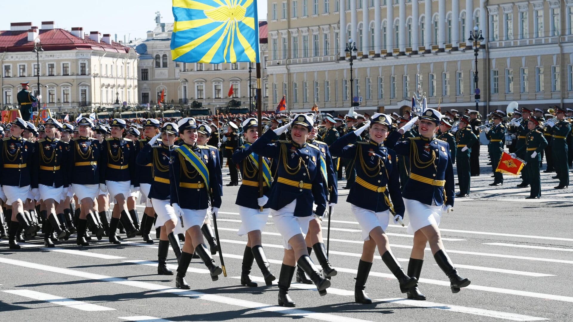 В Петербурге 9 мая пройдут военный парад и шествие "Бессмертного полка"