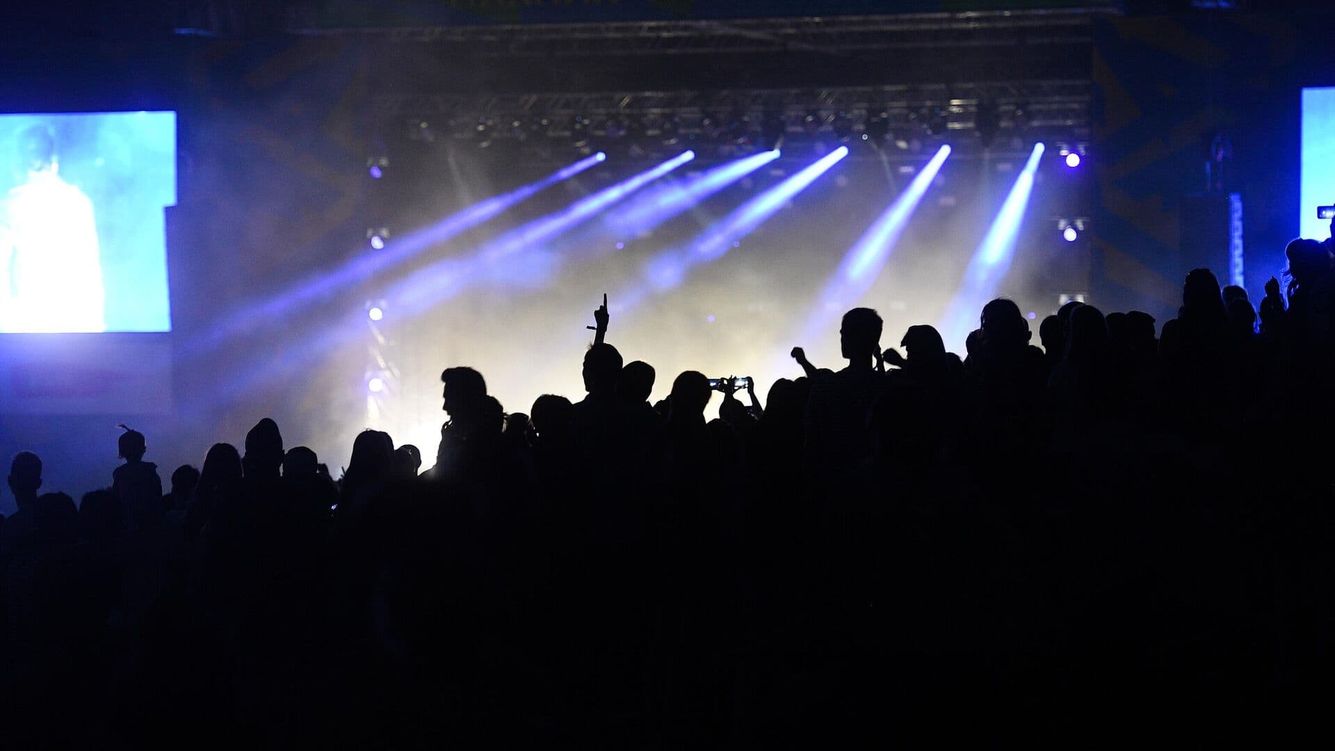 Российским артистам могут запретить использовать иностранные псевдонимы