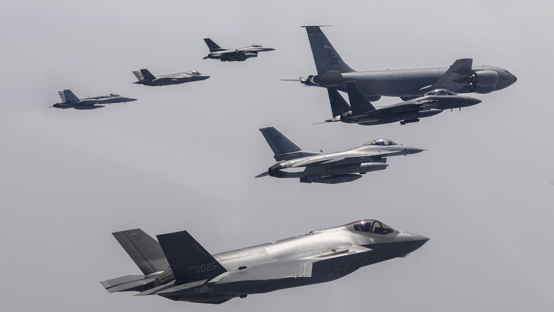 СМИ: фото на память привело к столкновению двух истребителей в Южной Корее