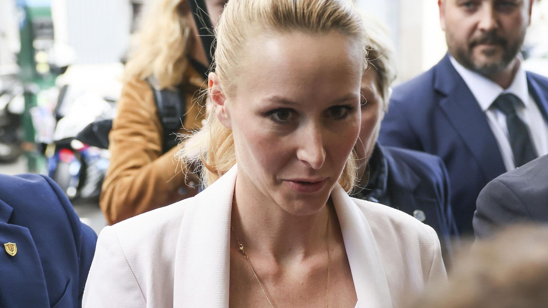 Племянница Ле Пен высказала поддержку тете, сообщил BFMTV