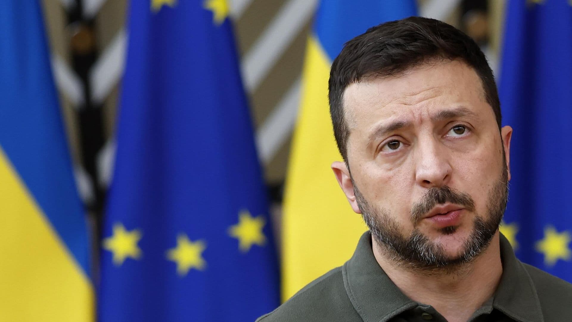 Экс-премьер Украины назвал Зеленского выжившим из ума