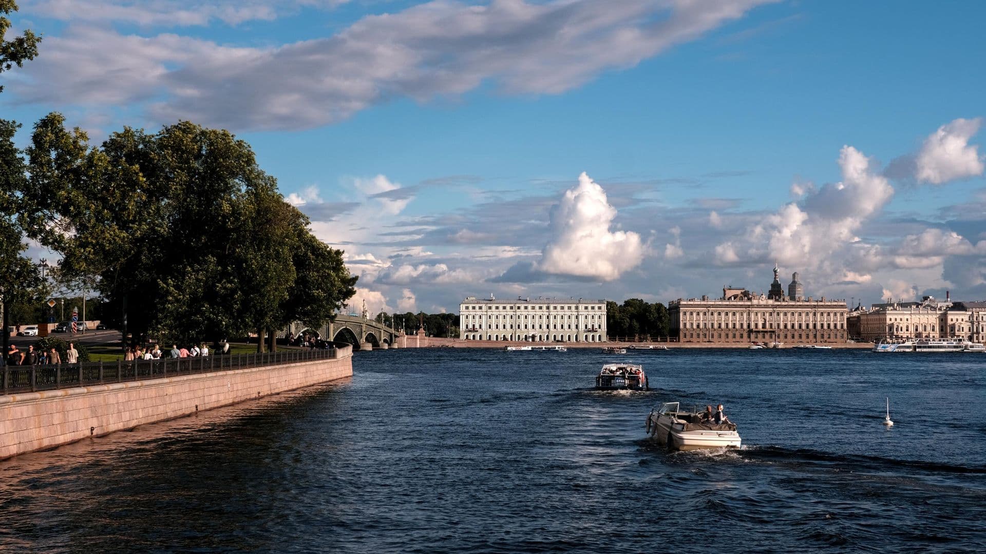 В Петербурге столкнулись два судна