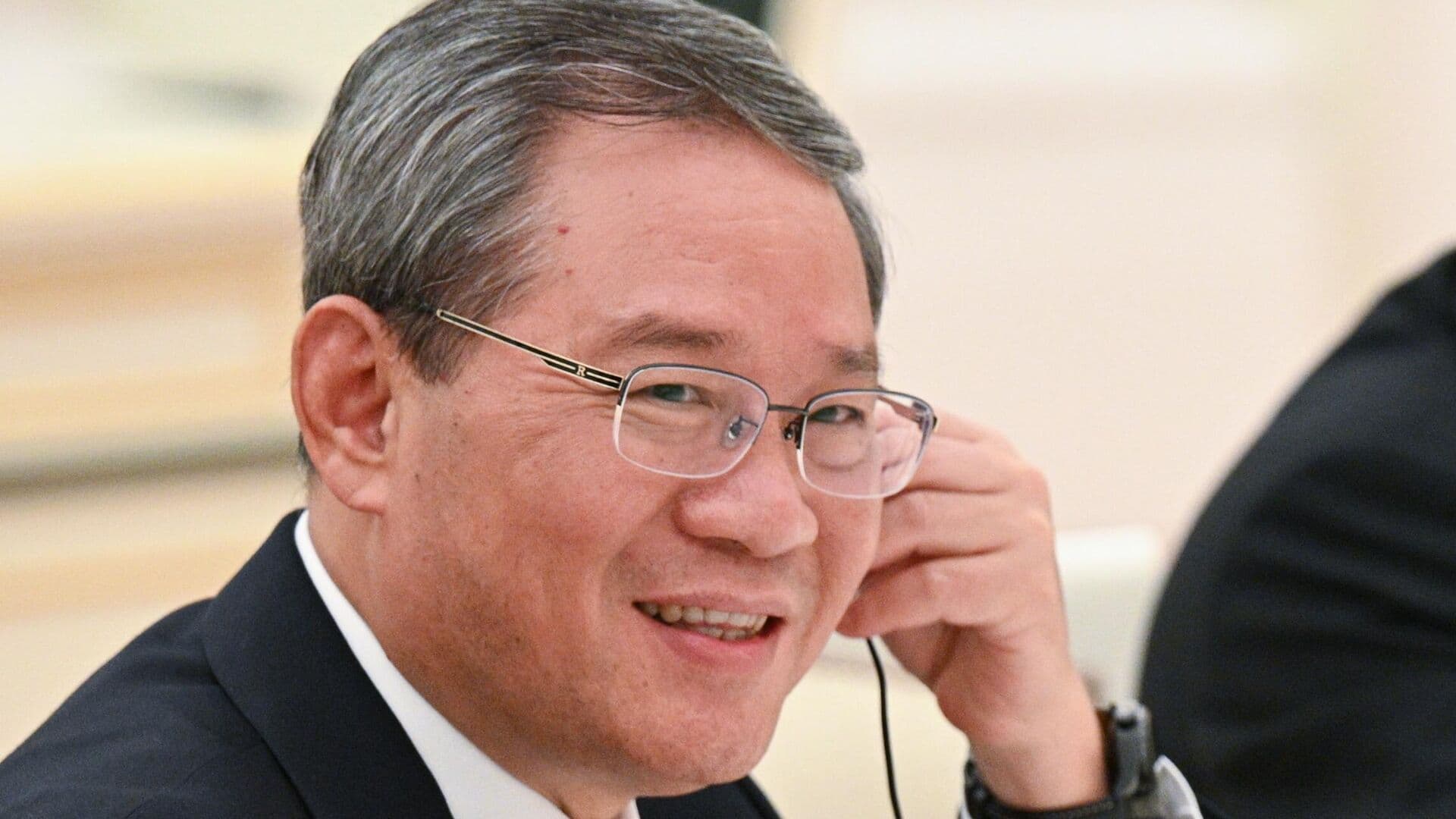 Премьер КНР заявил о готовности укреплять сотрудничество в энергетике с ОАЭ