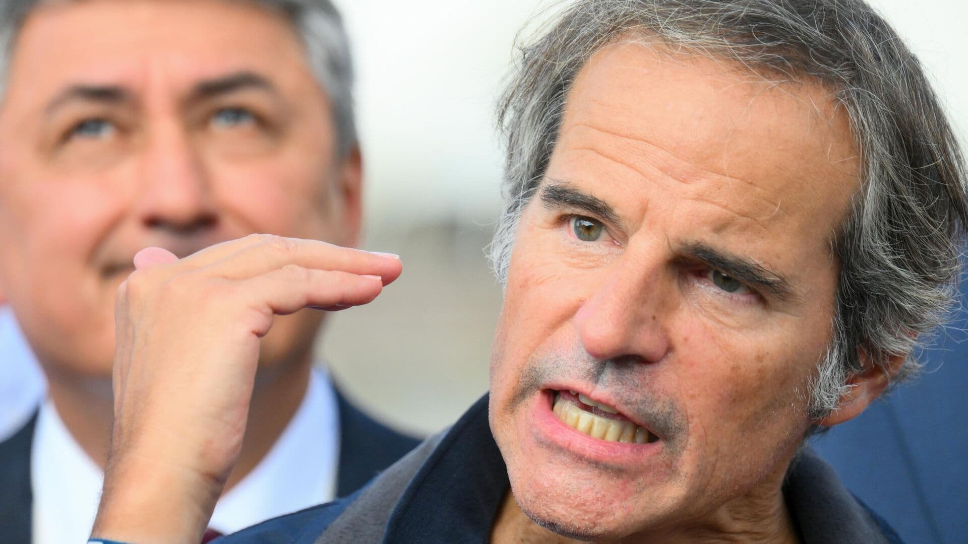 Иран уведомил МАГАТЭ о прилете снаряда в районе АЭС "Бушер", заявил Гросси