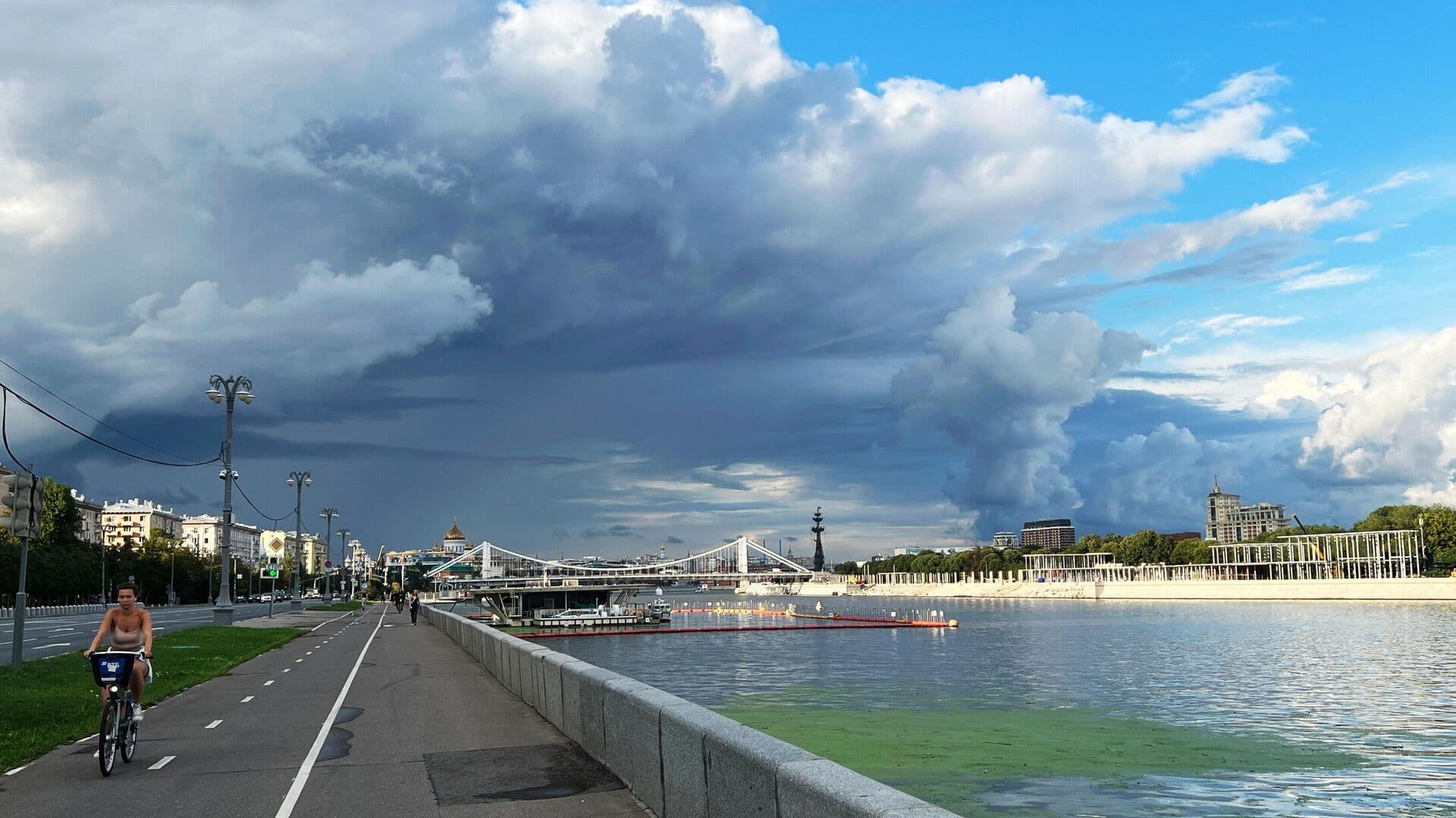 В Москве-реке нашли тело мужчины