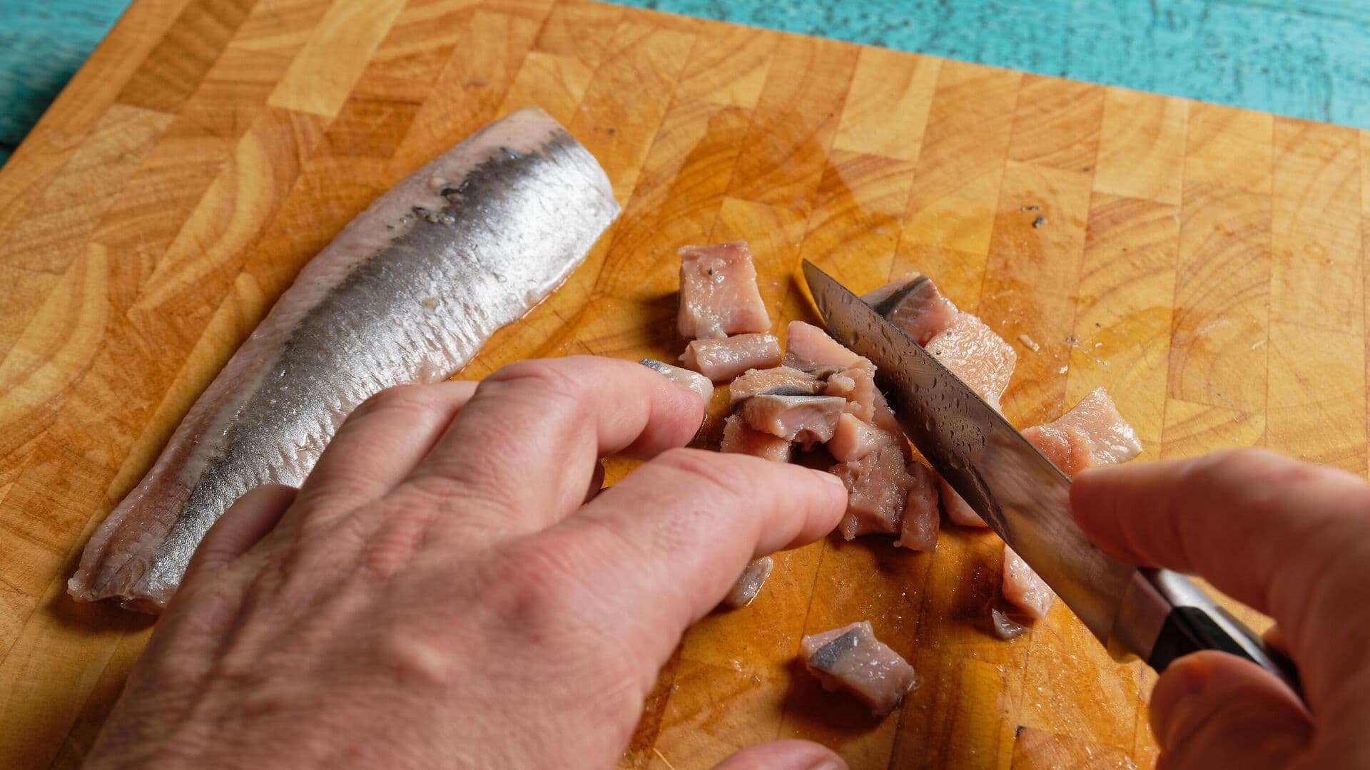 В России разработали ГОСТ на приготовление икры и селедки