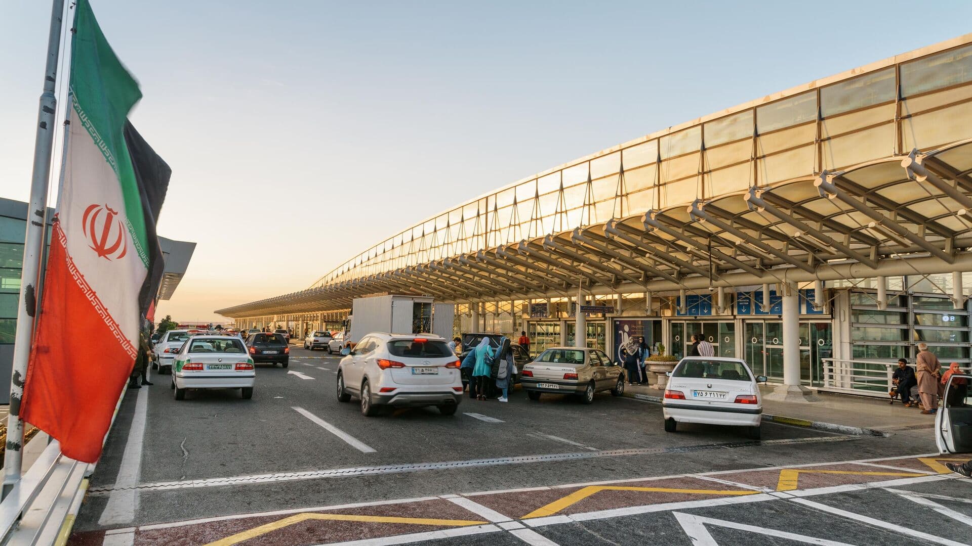 Иран открыл воздушное пространство