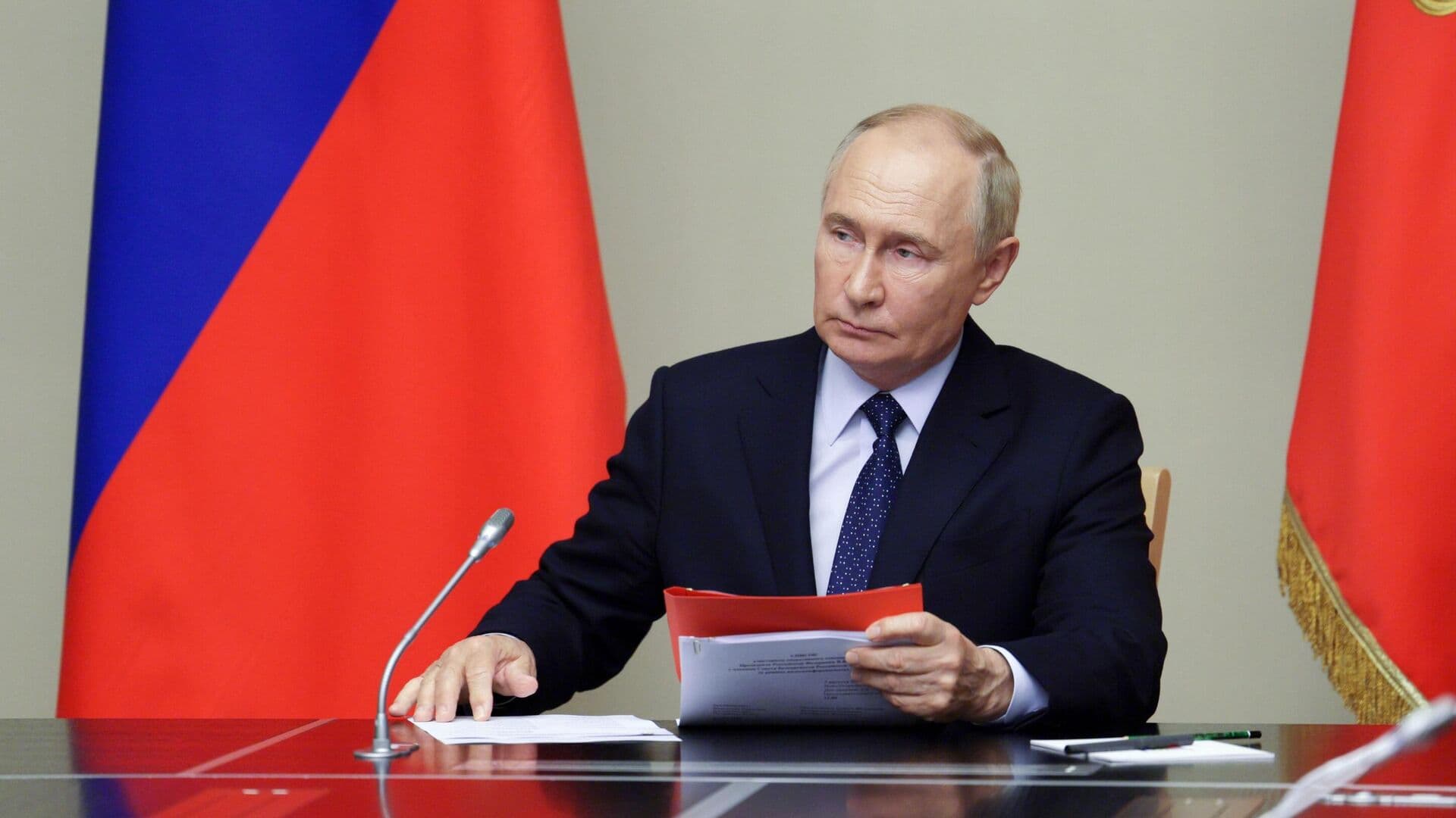 Путин провел оперативное совещание с постоянными членами Совбеза