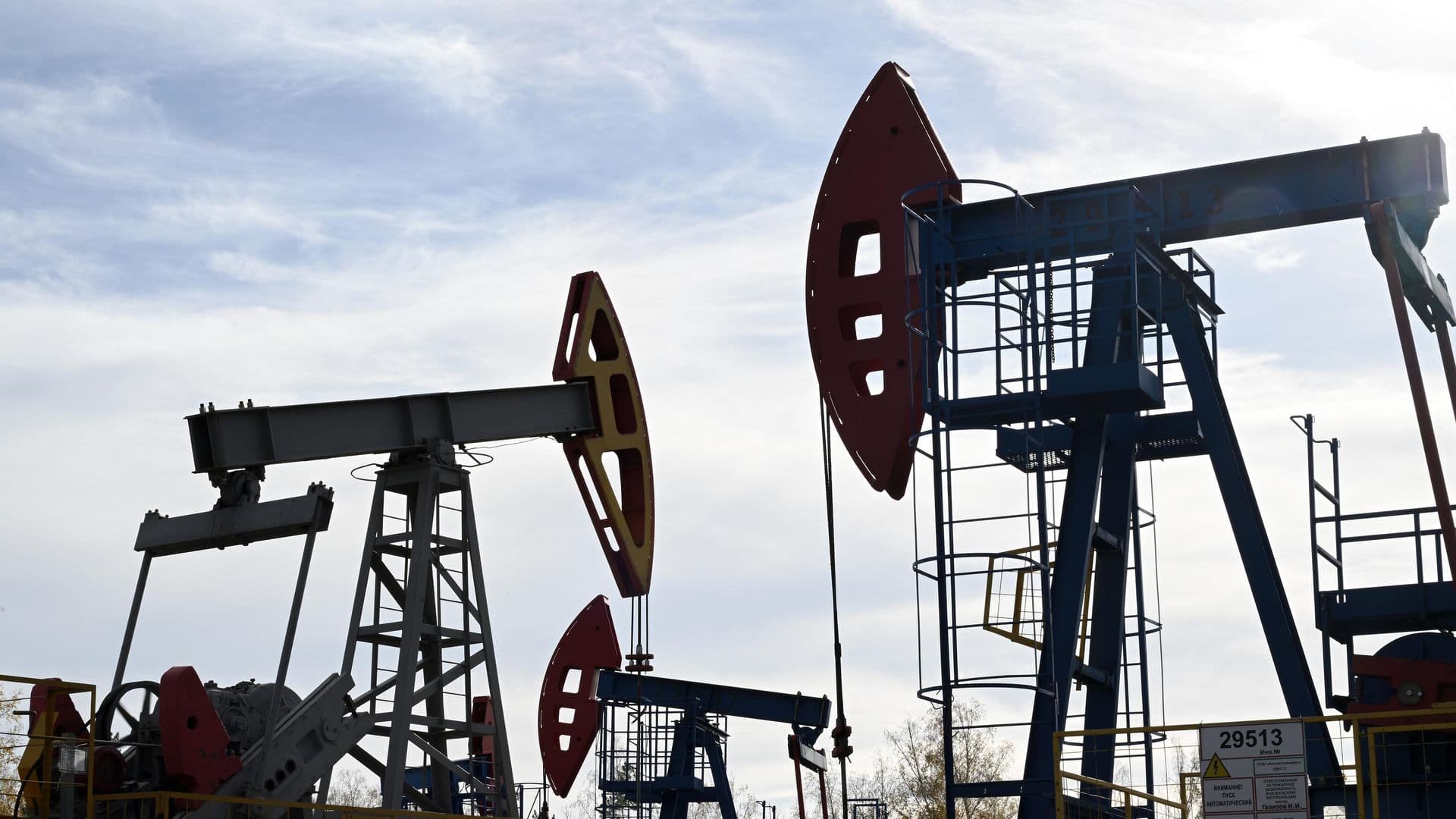 Цена нефти марки Brent опустилась ниже 83 долларов за баррель