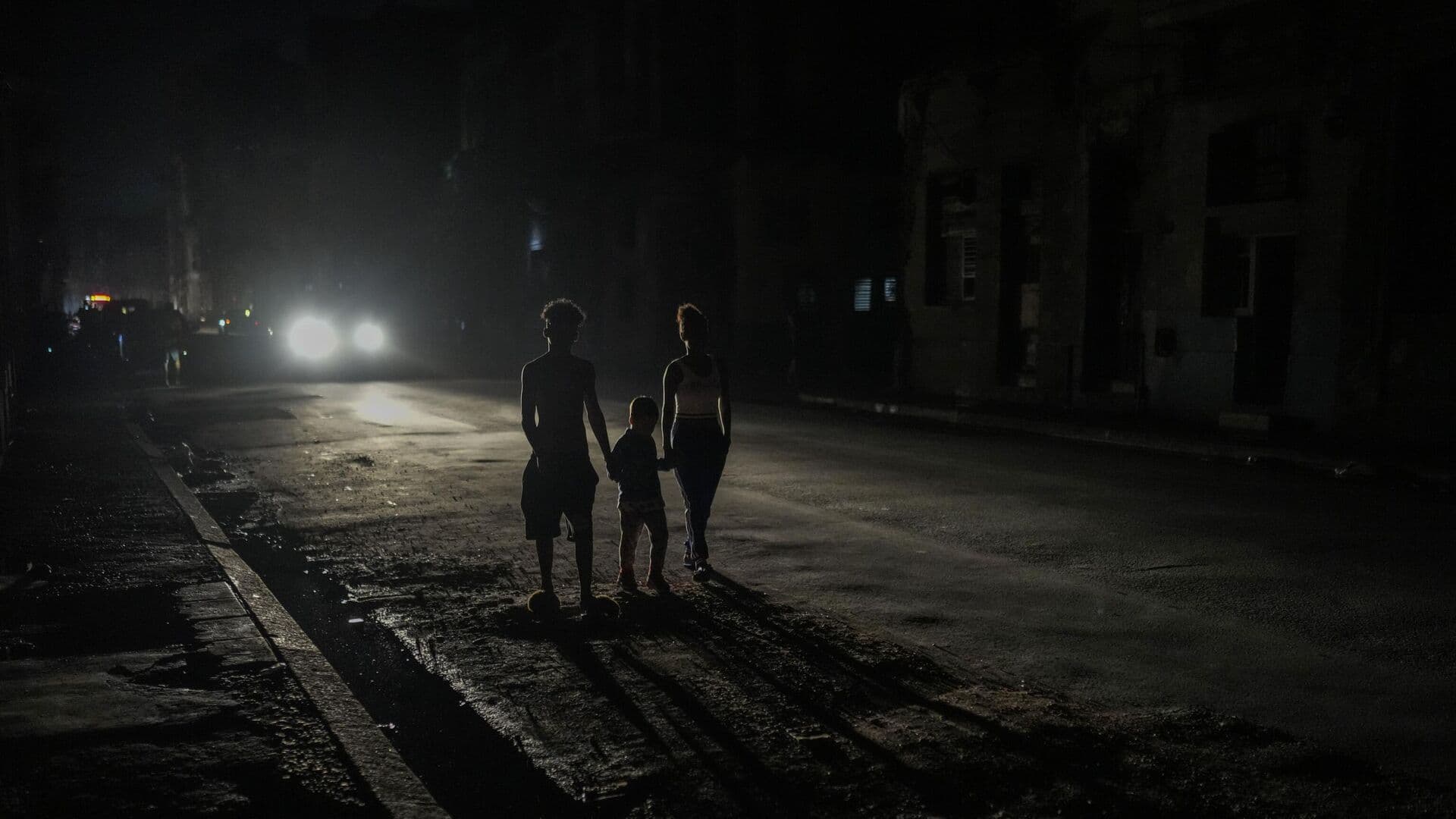 На Кубе начались длительные перебои со светом