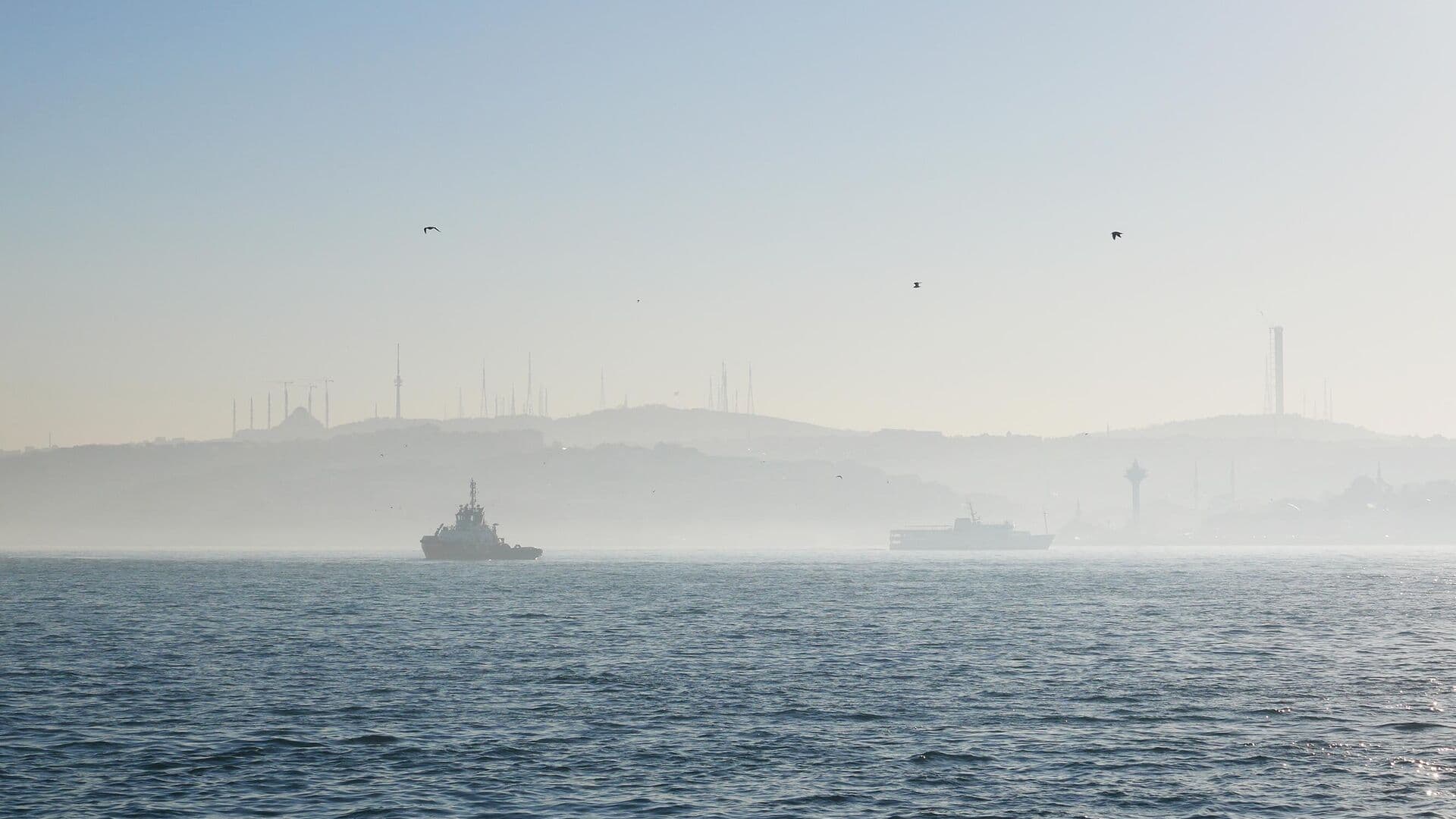 В Турции приостановили транзит судов через Босфорский пролив