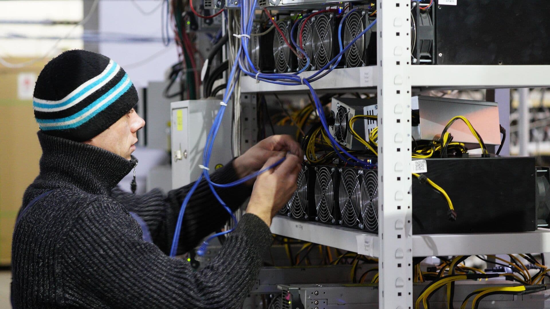 В Приангарье нашли незаконную майнинговую ферму на заброшенной АЗС