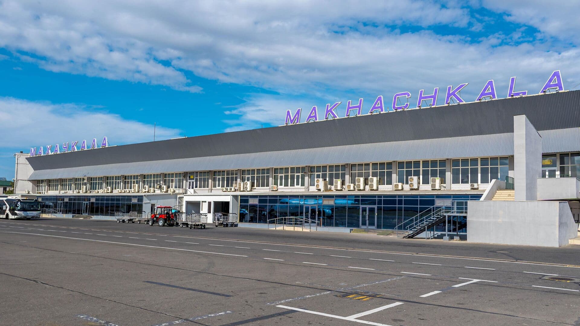В аэропорту Махачкалы ввели временные ограничения