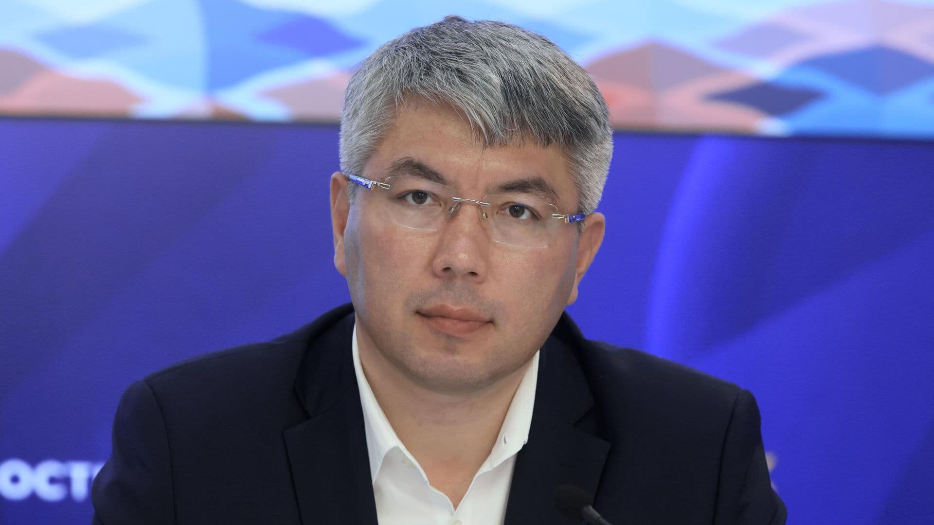 Цыденов рассказал Путину о бабушке, которая шьет для военных госпиталей