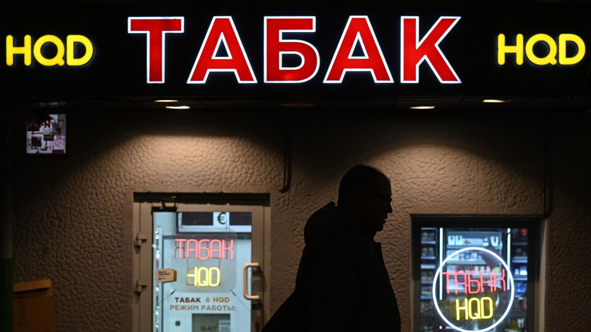 Путин подписал закон о штрафах за продажу нелегальной табачной продукции